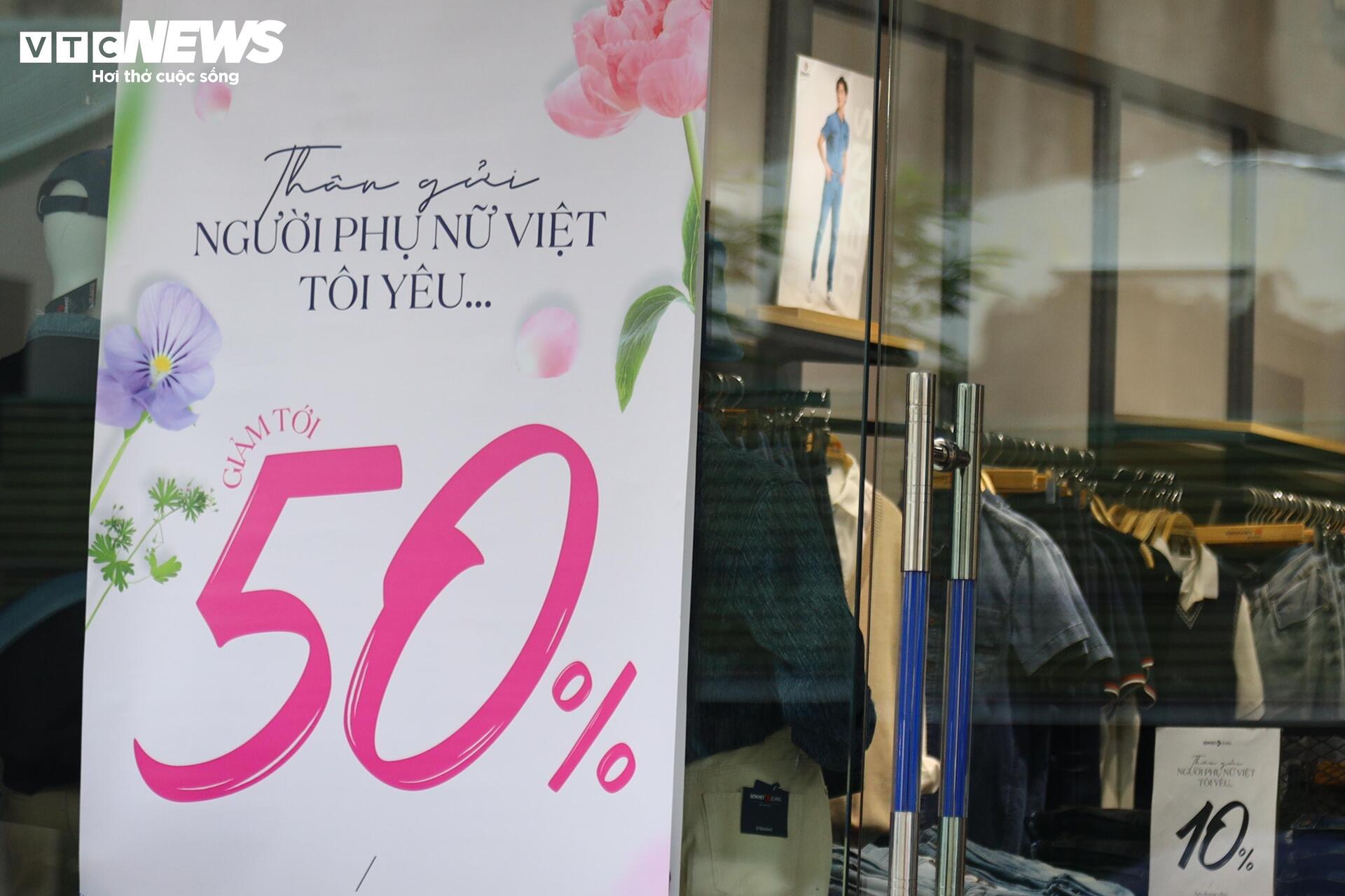 Quà tặng 20/10 đua nhau giảm giá, khách vẫn vắng - Ảnh 7