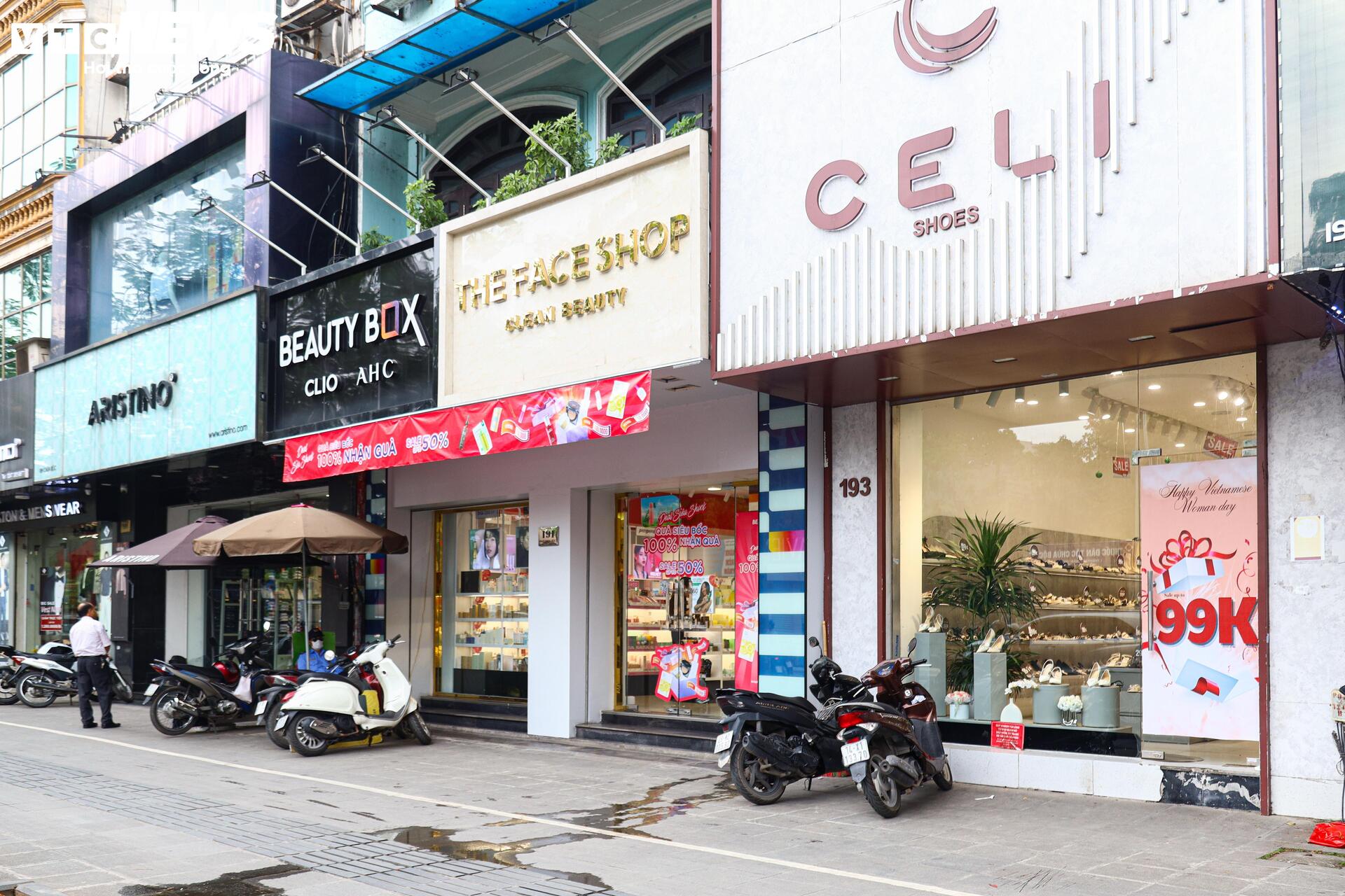 Quà tặng 20/10 đua nhau giảm giá, khách vẫn vắng - Ảnh 4