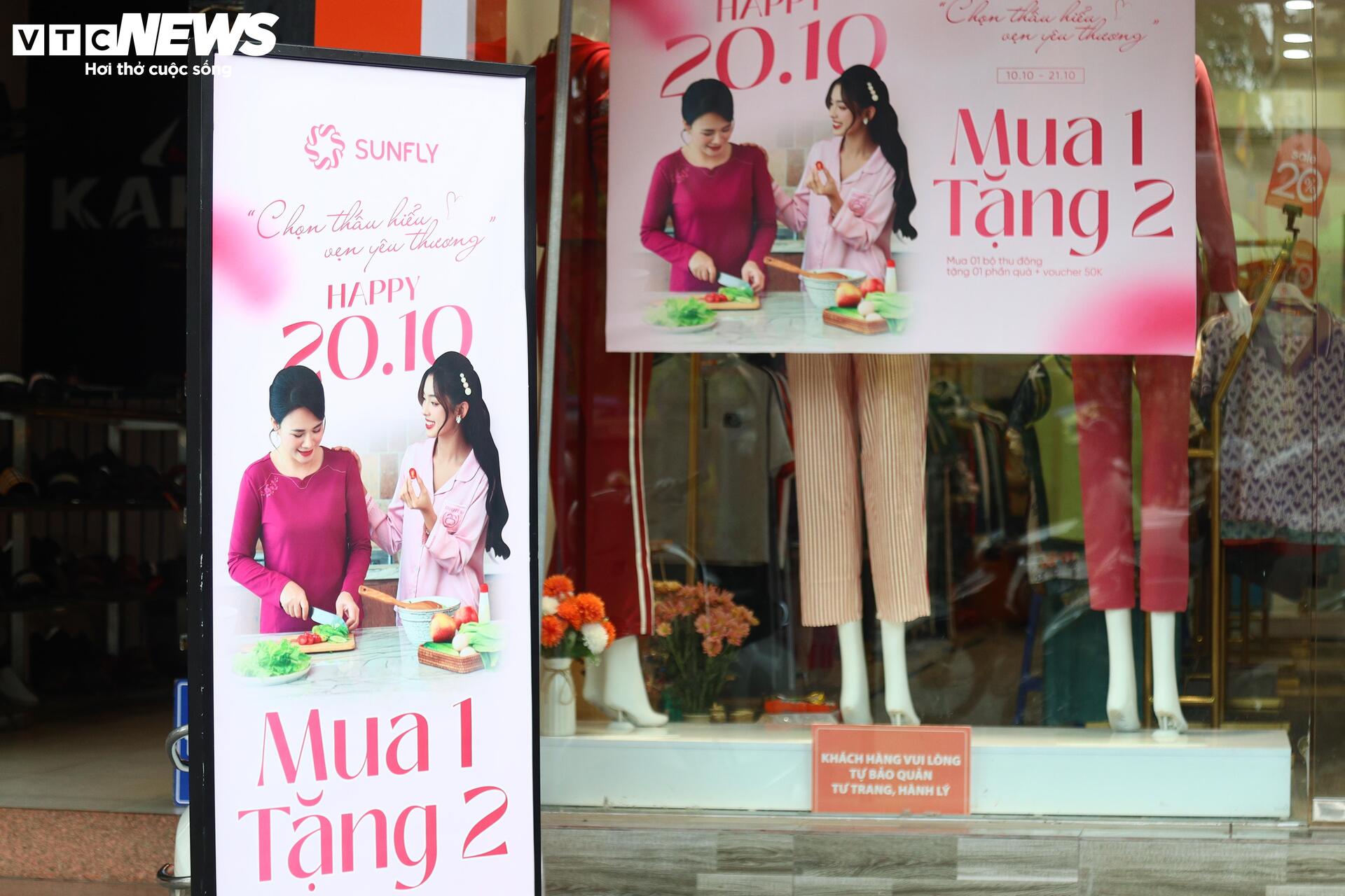 Quà tặng 20/10 đua nhau giảm giá, khách vẫn vắng - Ảnh 11