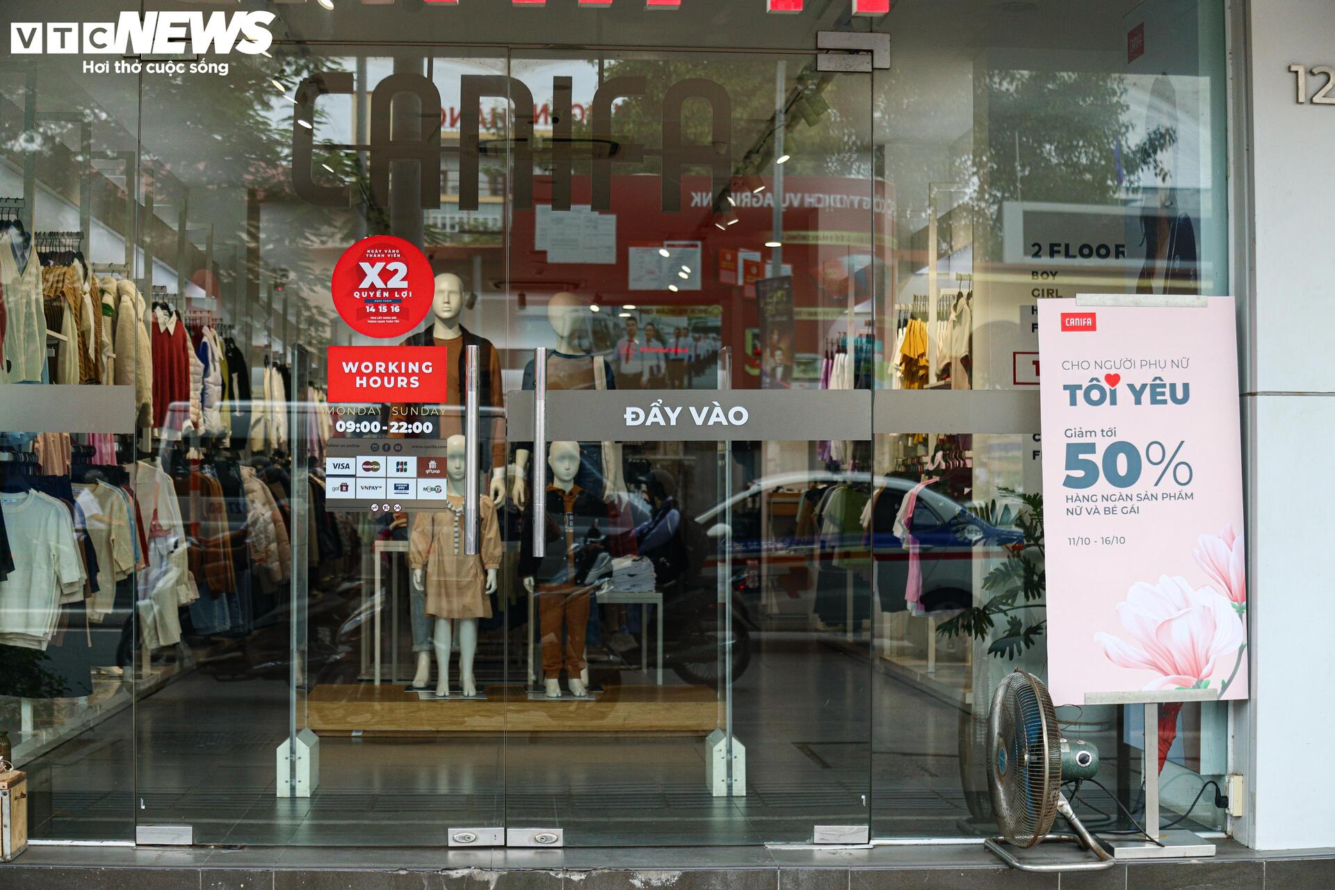 Quà tặng 20/10 đua nhau giảm giá, khách vẫn vắng - Ảnh 9