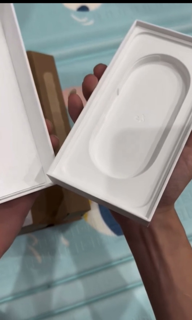 Diễn biến mới vụ khách hàng mua iPhone 16 Promax nhận hộp không - Ảnh 1