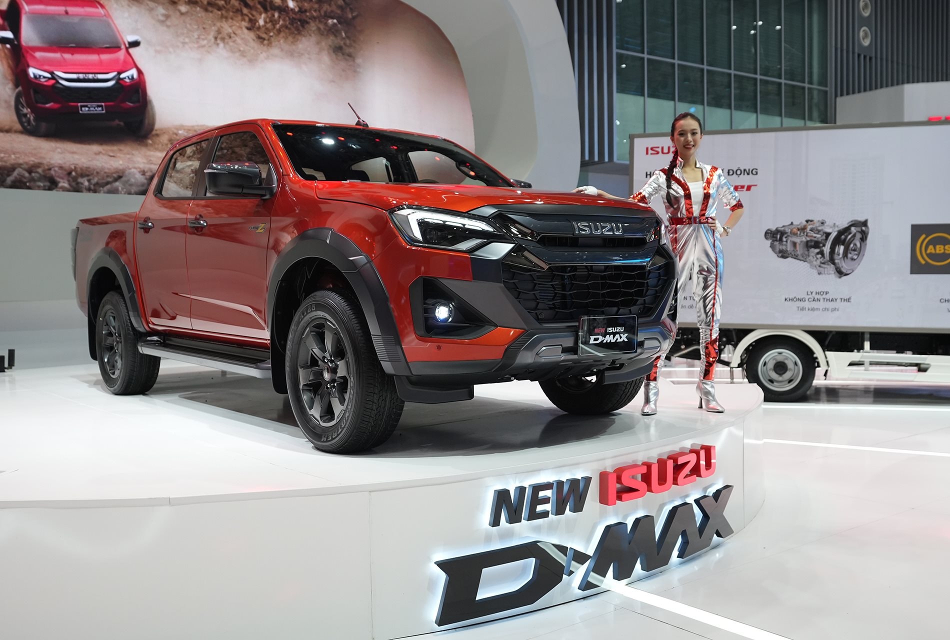 Bán tải Isuzu D-Max chính thức ra mắt thị trường Việt, giá từ 650 triệu đồng - Ảnh 1