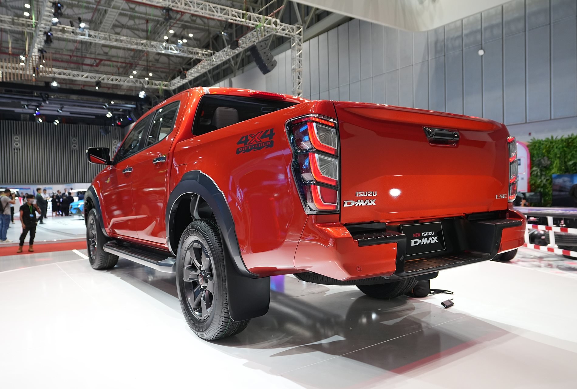 Bán tải Isuzu D-Max chính thức ra mắt thị trường Việt, giá từ 650 triệu đồng - Ảnh 2