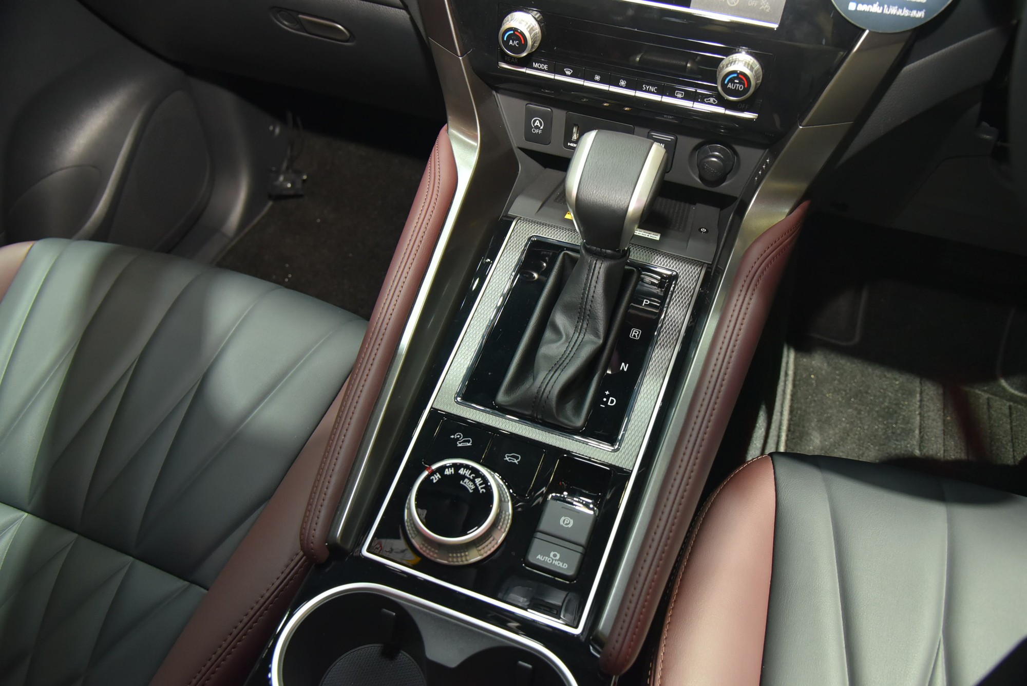 Mitsubishi Pajero Sport mới lộ ảnh tại Việt Nam: Thiết kế tinh chỉnh, dễ có động cơ và hộp số mới - Ảnh 9