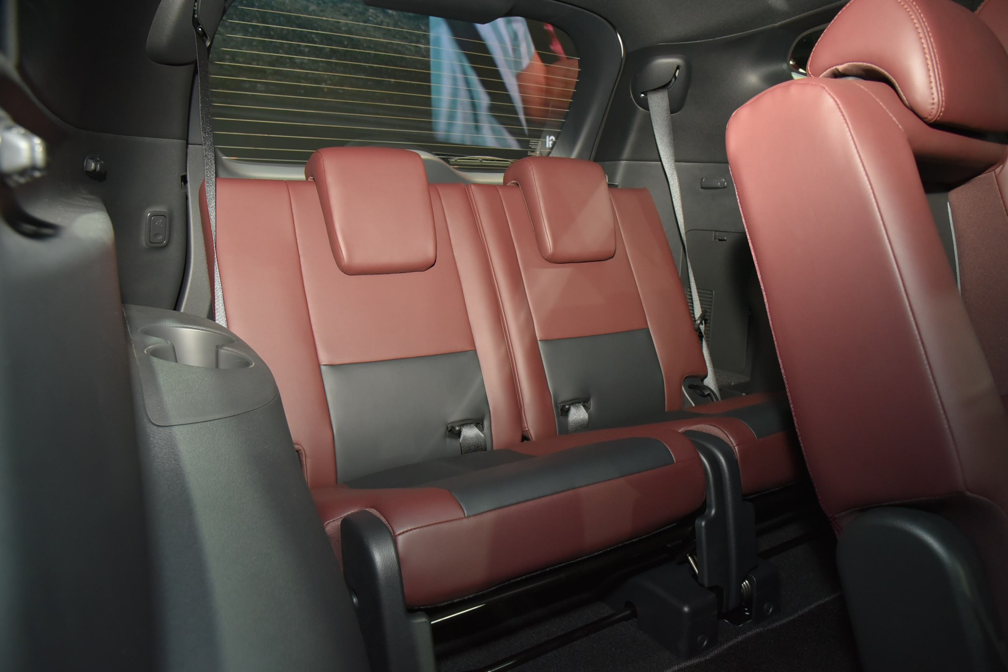 Mitsubishi Pajero Sport mới lộ ảnh tại Việt Nam: Thiết kế tinh chỉnh, dễ có động cơ và hộp số mới - Ảnh 11