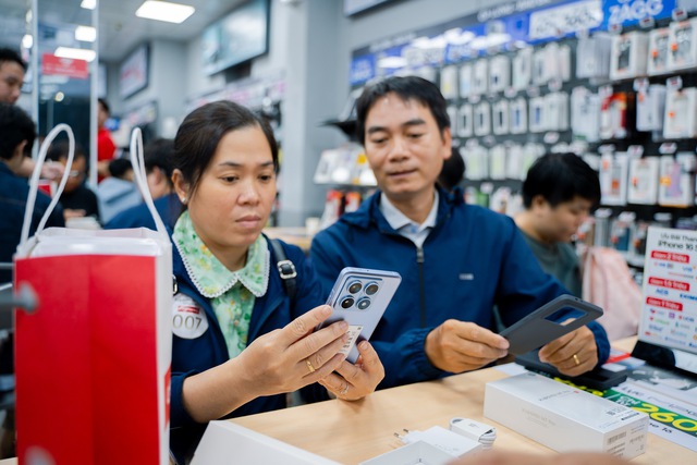 CellphoneS mở bán Xiaomi 14T series cho gần 800 khách đặt trước - Ảnh 1