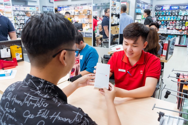 CellphoneS mở bán Xiaomi 14T series cho gần 800 khách đặt trước - Ảnh 3