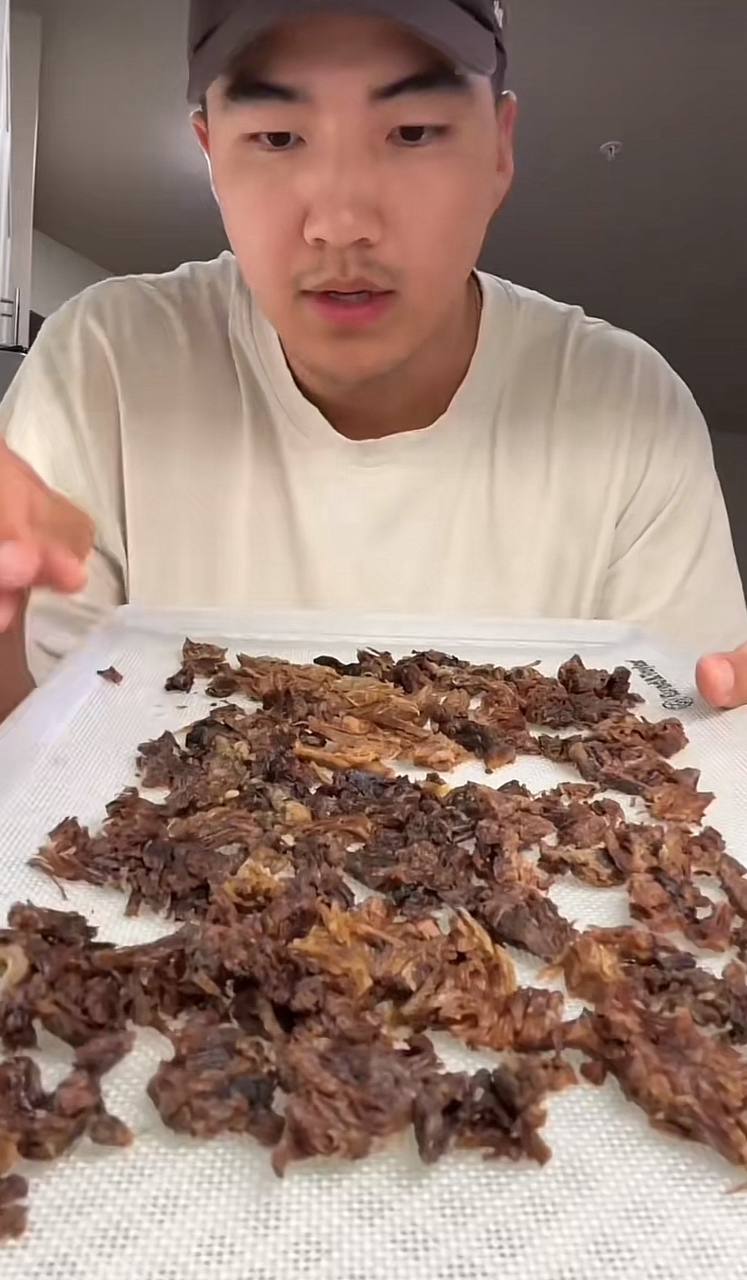 Chàng trai Tây làm phở Việt sấy khô cực độc lạ, dân tình người ngỡ ngàng, người "khóc thét" - Ảnh 11