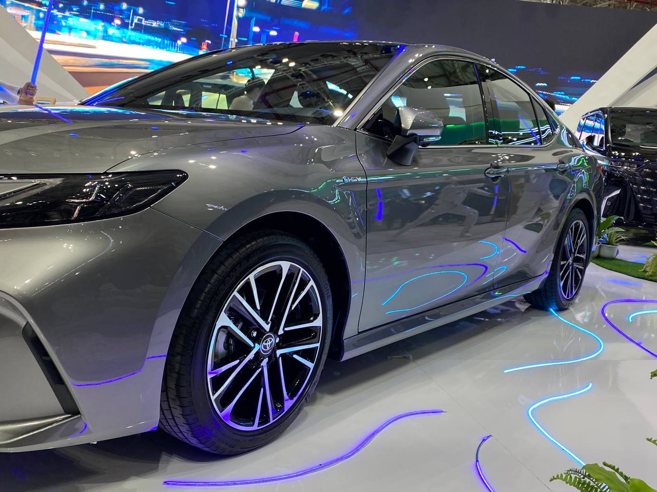 Toyota Camry 2025 ra mắt Việt Nam: Giá cao nhất 1,53 tỷ, có cả xăng và hybrid, đắt nhưng vẫn không sợ Mazda6, Accord - Ảnh 12