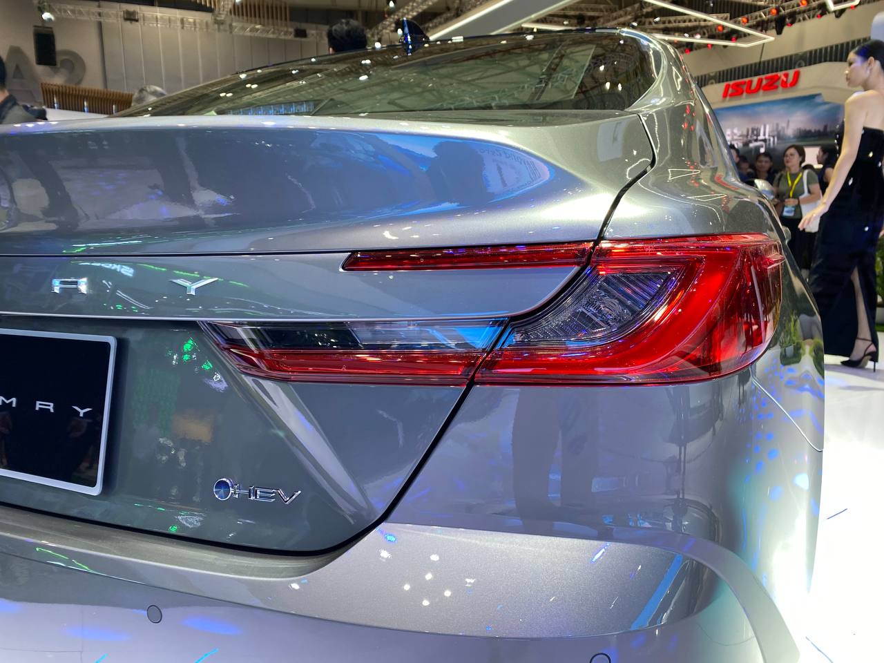 Toyota Camry 2025 ra mắt Việt Nam: Giá cao nhất 1,53 tỷ, có cả xăng và hybrid, đắt nhưng vẫn không sợ Mazda6, Accord - Ảnh 7