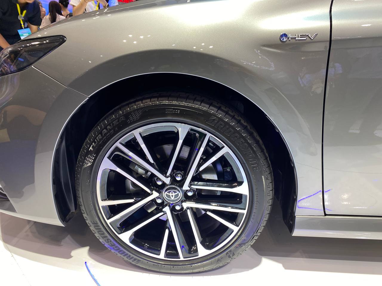 Toyota Camry 2025 ra mắt Việt Nam: Giá cao nhất 1,53 tỷ, có cả xăng và hybrid, đắt nhưng vẫn không sợ Mazda6, Accord - Ảnh 8