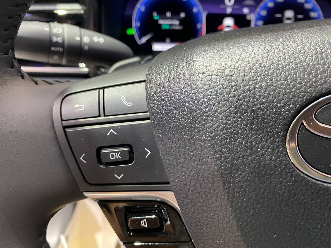 Toyota Camry 2025 ra mắt Việt Nam: Giá cao nhất 1,53 tỷ, có cả xăng và hybrid, đắt nhưng vẫn không sợ Mazda6, Accord - Ảnh 21