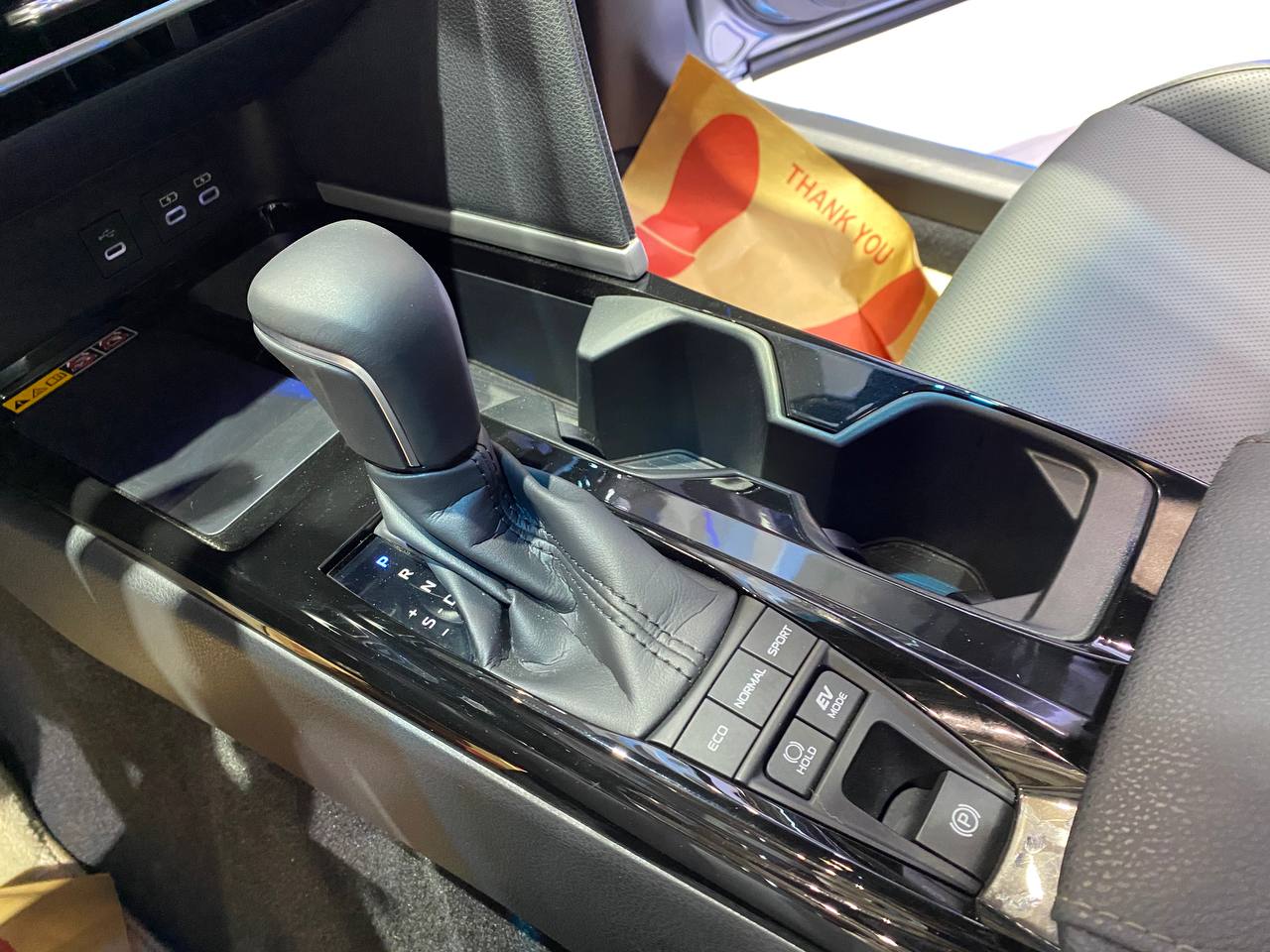 Toyota Camry 2025 ra mắt Việt Nam: Giá cao nhất 1,53 tỷ, có cả xăng và hybrid, đắt nhưng vẫn không sợ Mazda6, Accord - Ảnh 11