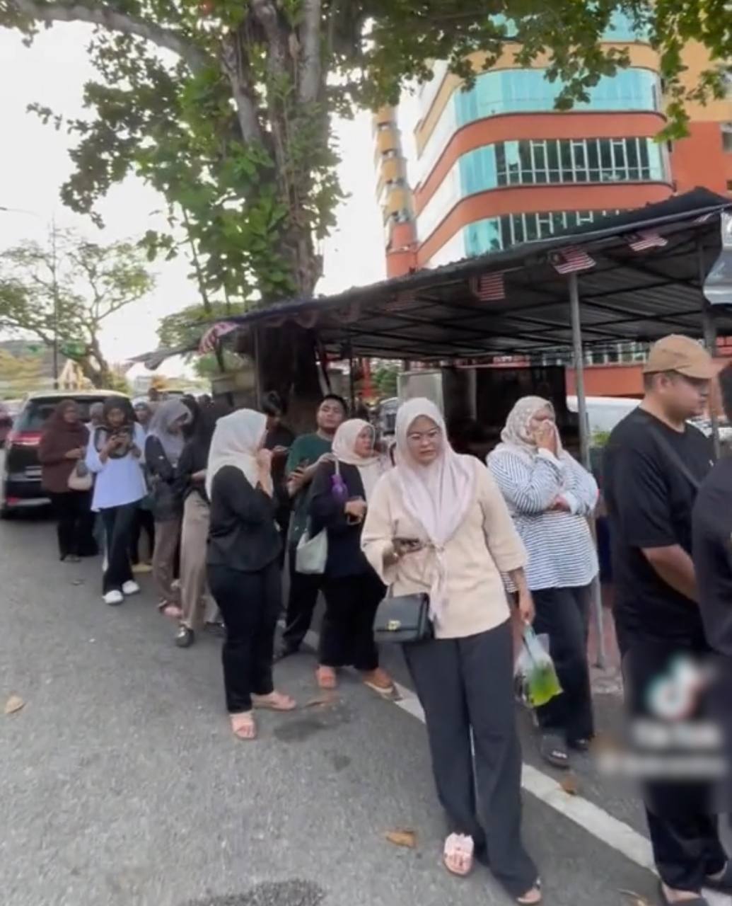 Gỏi cuốn Việt Nam tạo cơn sốt ở Malaysia, mỗi ngày bán hết sạch 1.000 chiếc chỉ trong 1 tiếng - Ảnh 5