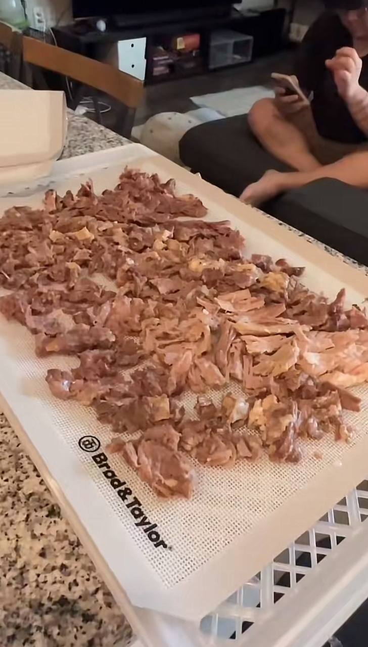 Chàng trai Tây làm phở Việt sấy khô cực độc lạ, dân tình người ngỡ ngàng, người "khóc thét" - Ảnh 5