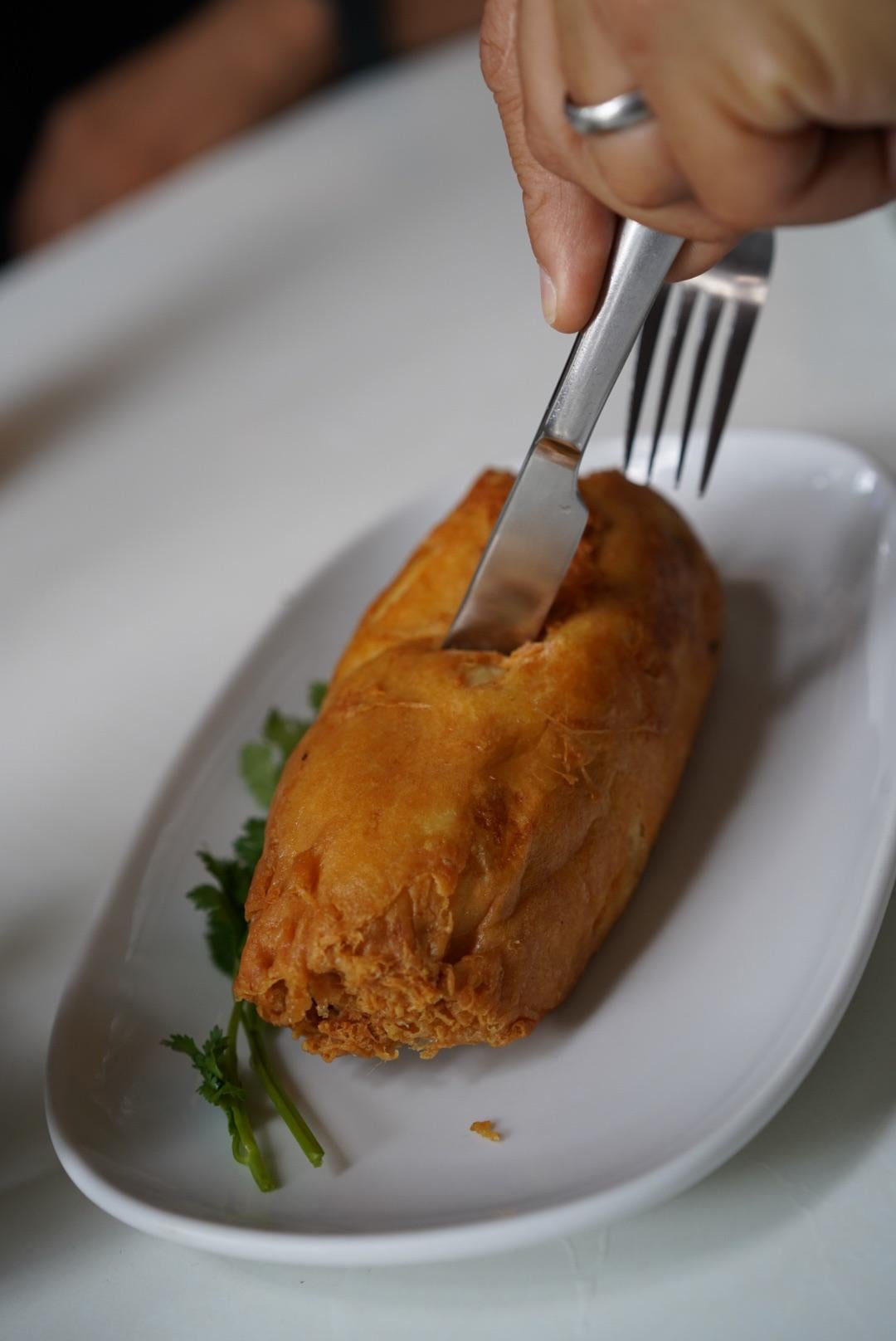 Huyền thoại trứng cuộn cua Raan Jay Fai nổi tiếng nhất Thái Lan sắp đóng cửa? - Ảnh 9