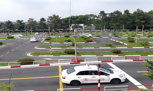 Hết phôi cấp bằng lái xe, Bình Dương 'cầu cứu' nhưng... không ai trả lời - Ảnh 1