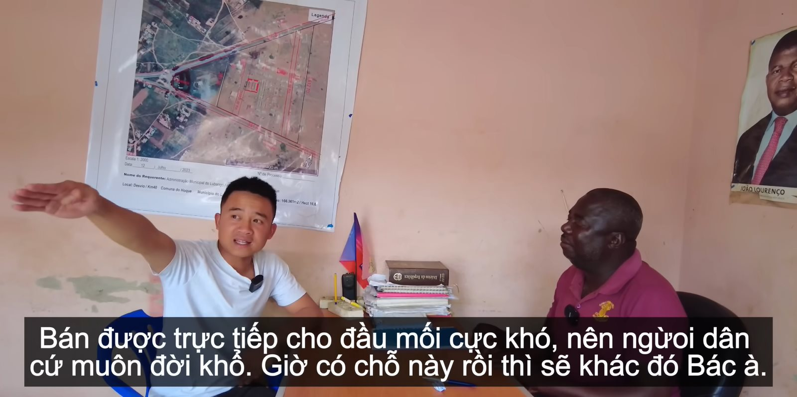 Được Chủ tịch và trưởng công an huyện giúp đỡ, team Quang Linh châu Phi mua đứt mảnh đất hơn 16.000 USD ở chợ huyện cho dân bản kinh doanh - Ảnh 3