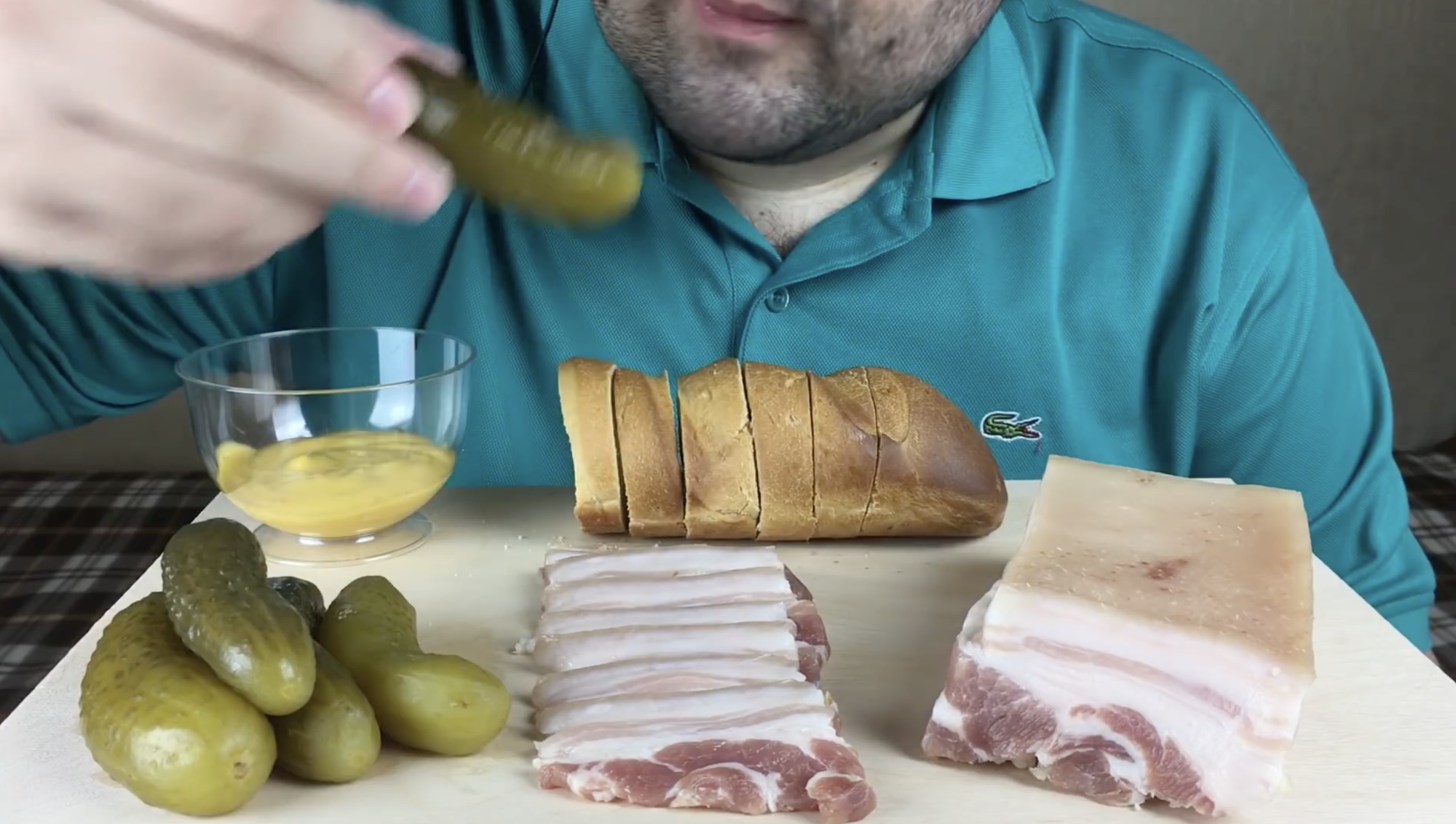 Đây là mỡ lợn đắt nhất thế giới, tận 200 nghìn đồng nhưng chỉ nhận về được 3 lạng màu đen - Ảnh 1