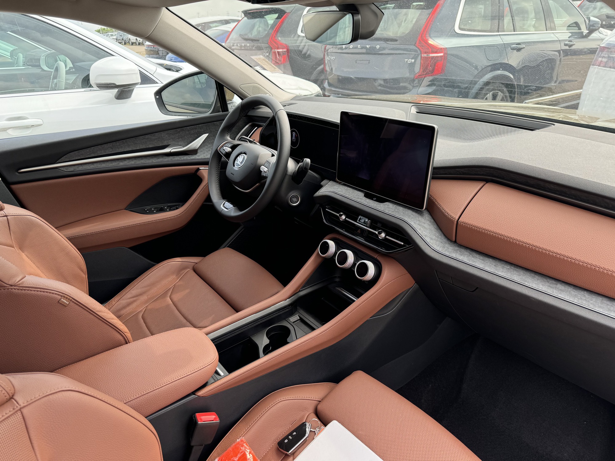 Lộ nội, ngoại thất 4 xe Skoda mới tại Việt Nam: Kodiaq có bản thể thao đấu Santa Fe, Superb cùng cỡ Camry nhưng dáng lạ - Ảnh 9