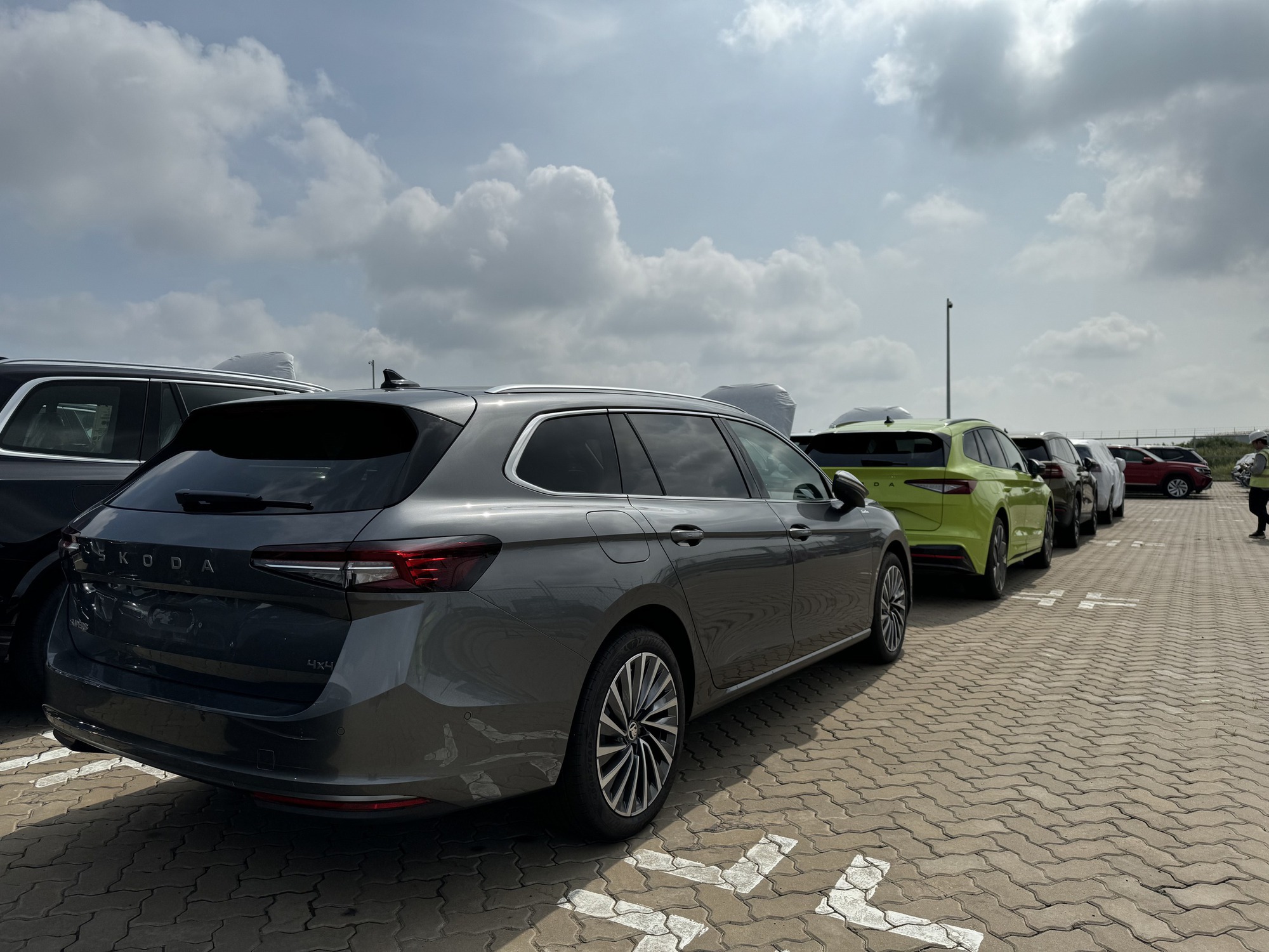 Lộ nội, ngoại thất 4 xe Skoda mới tại Việt Nam: Kodiaq có bản thể thao đấu Santa Fe, Superb cùng cỡ Camry nhưng dáng lạ - Ảnh 17