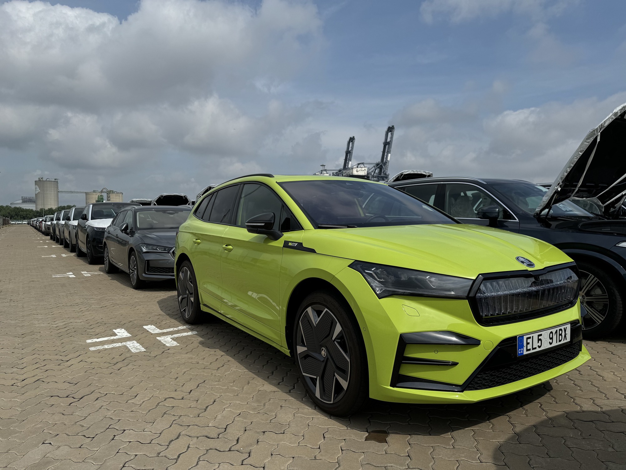 Lộ nội, ngoại thất 4 xe Skoda mới tại Việt Nam: Kodiaq có bản thể thao đấu Santa Fe, Superb cùng cỡ Camry nhưng dáng lạ - Ảnh 20