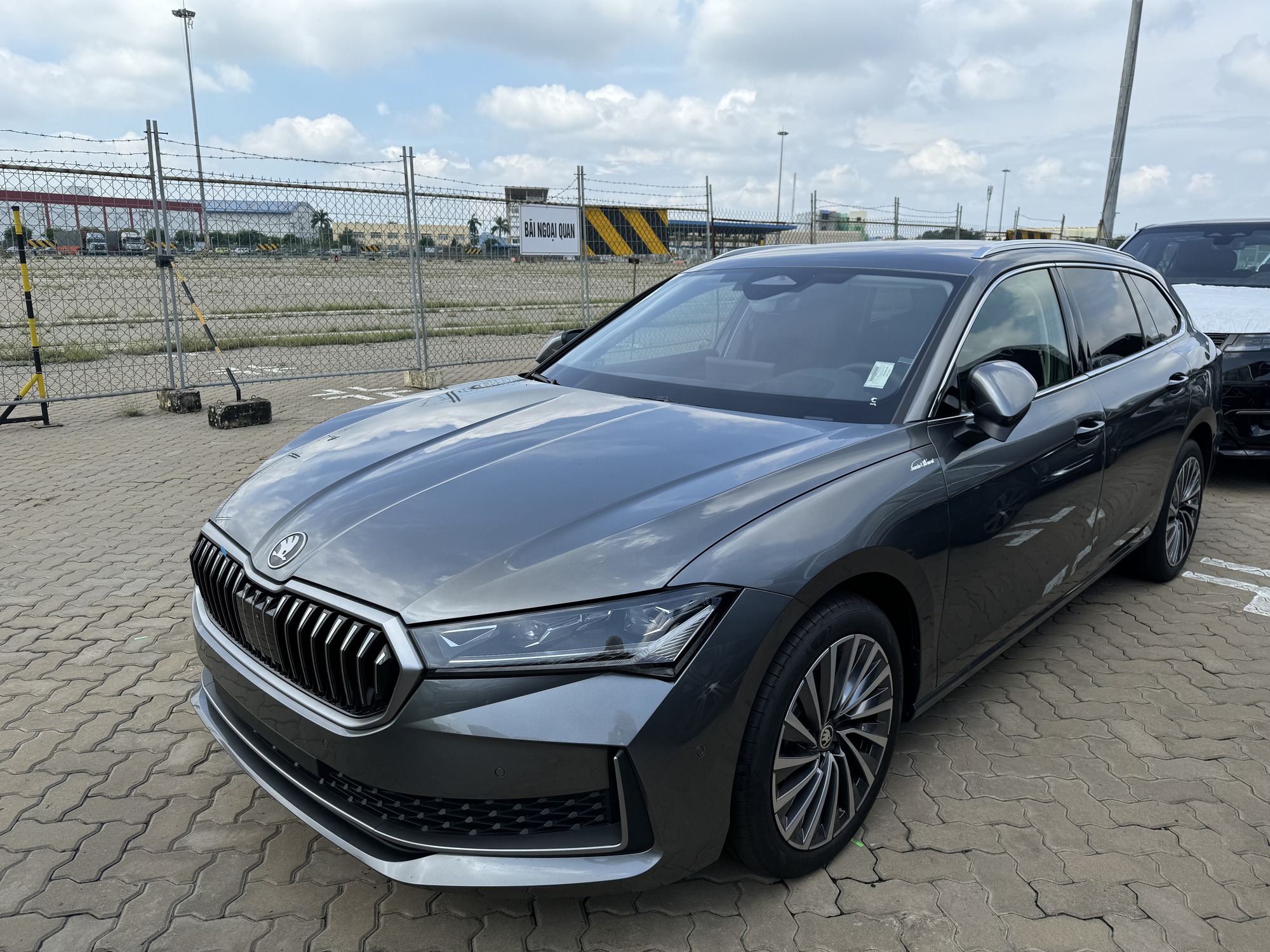 Lộ nội, ngoại thất 4 xe Skoda mới tại Việt Nam: Kodiaq có bản thể thao đấu Santa Fe, Superb cùng cỡ Camry nhưng dáng lạ - Ảnh 16