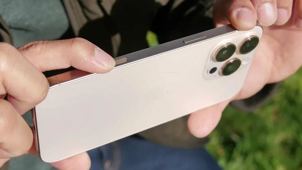 Một tháng dùng iPhone 16 Pro Max, tôi không thể chịu nổi tính năng này: "Android làm ơn đừng sao chép nó" - Ảnh 2