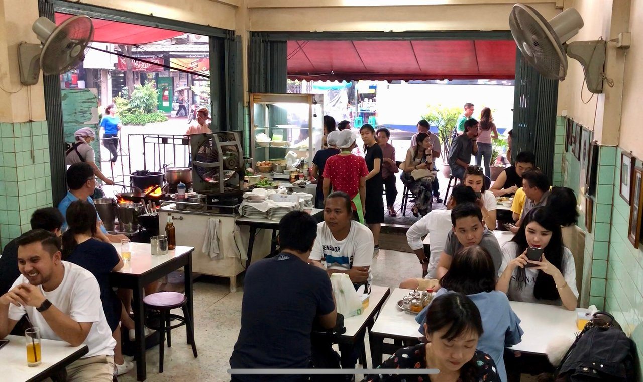 Huyền thoại trứng cuộn cua Raan Jay Fai nổi tiếng nhất Thái Lan sắp đóng cửa? - Ảnh 2