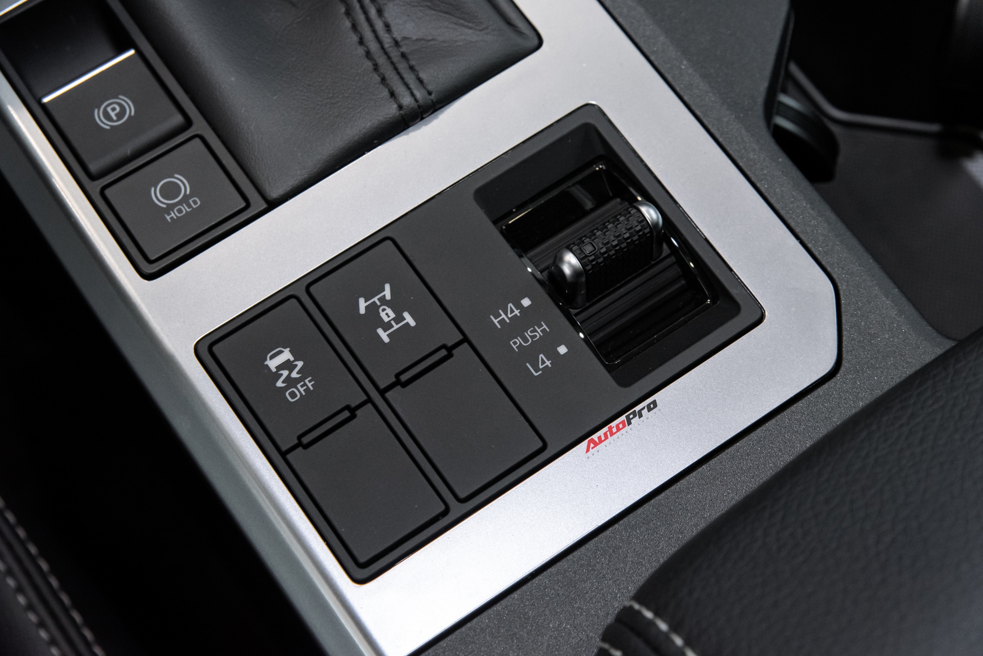 Chi tiết Toyota Land Cruiser Prado 2024 giá 3,48 tỷ vừa về đại lý: Cách định giá trúng đích - Ảnh 22