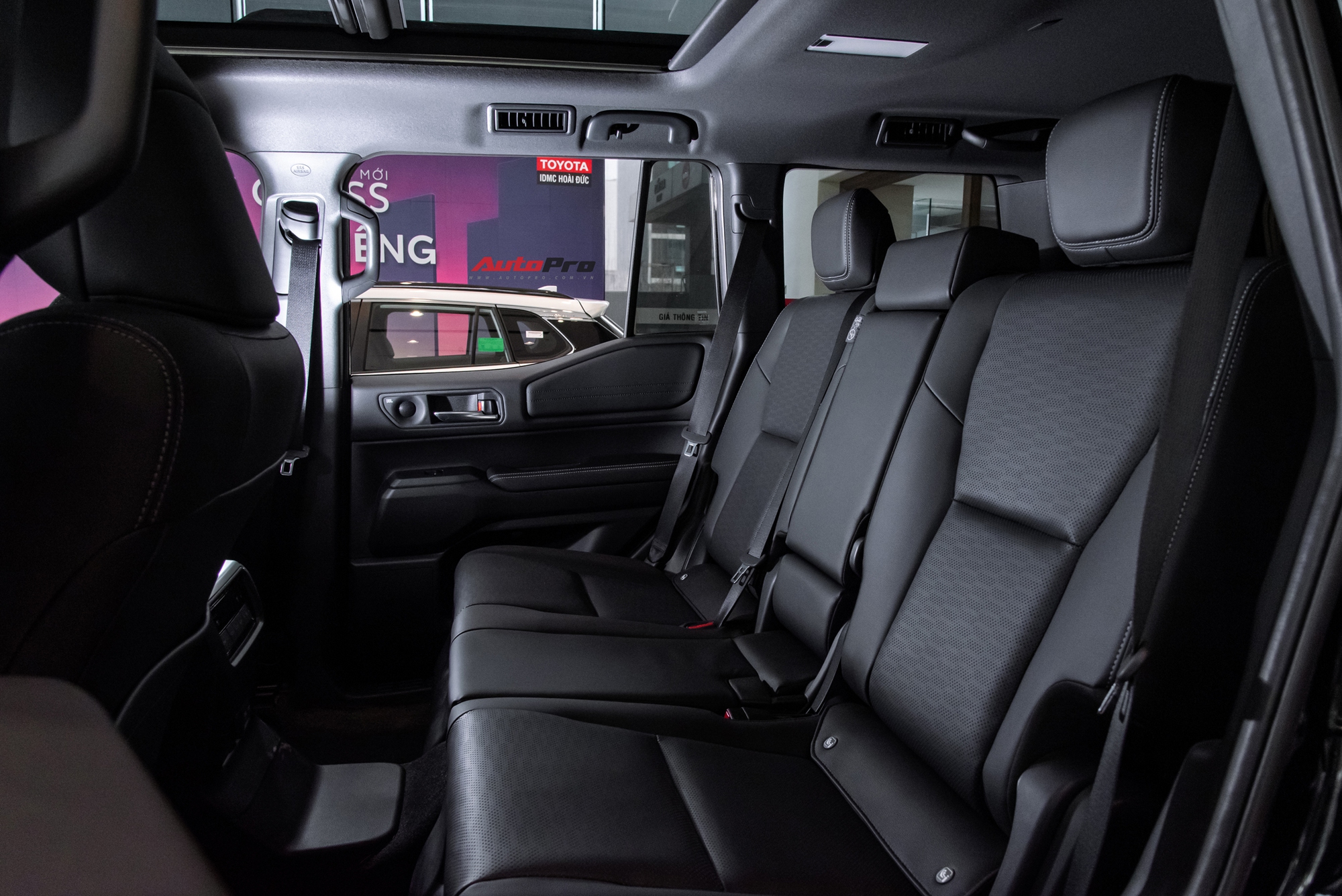 Chi tiết Toyota Land Cruiser Prado 2024 giá 3,48 tỷ vừa về đại lý: Cách định giá trúng đích - Ảnh 25