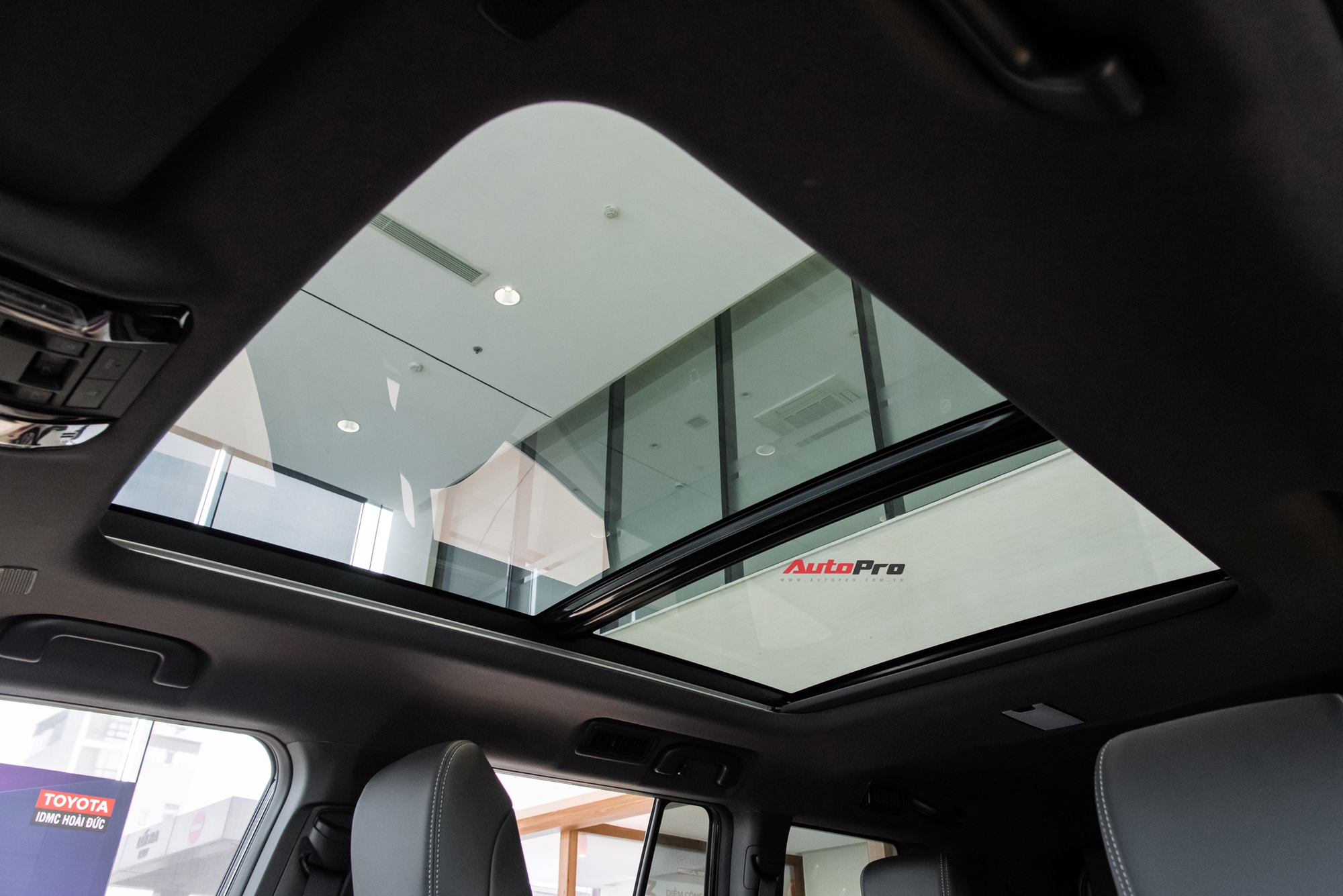 Chi tiết Toyota Land Cruiser Prado 2024 giá 3,48 tỷ vừa về đại lý: Cách định giá trúng đích - Ảnh 23