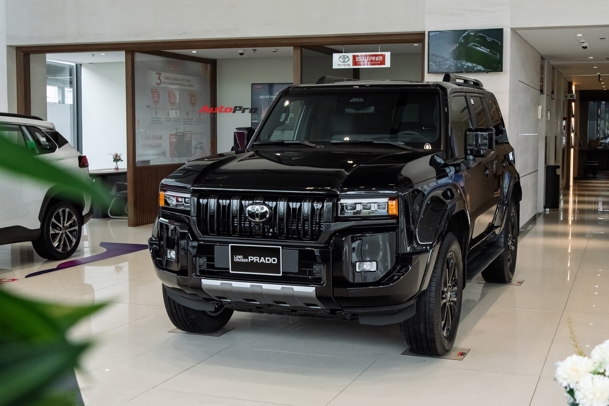 Chi tiết Toyota Land Cruiser Prado 2024 giá 3,48 tỷ vừa về đại lý: Cách định giá trúng đích - Ảnh 33