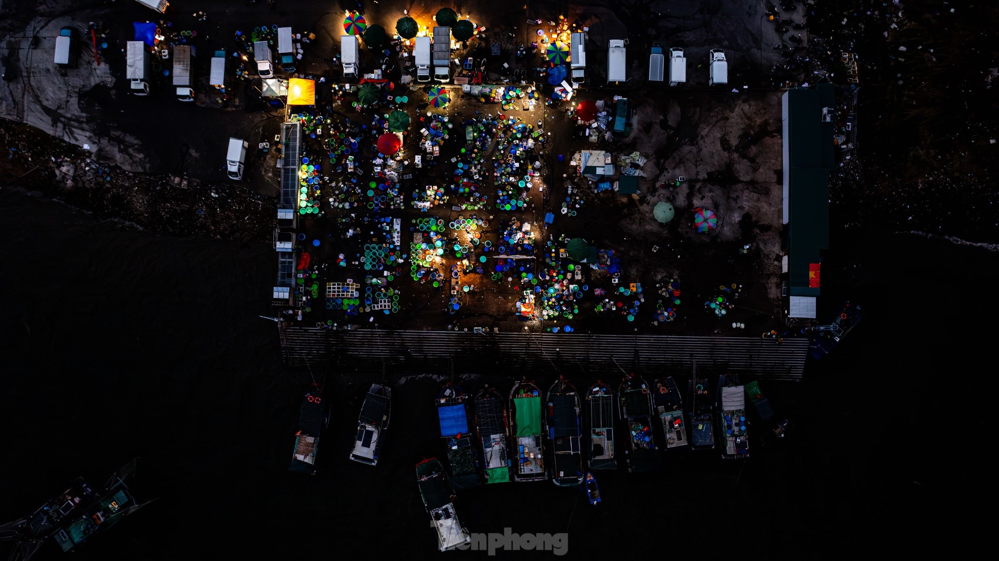 Chợ cá 'không ngủ' duy nhất ở vịnh Hạ Long - Ảnh 5