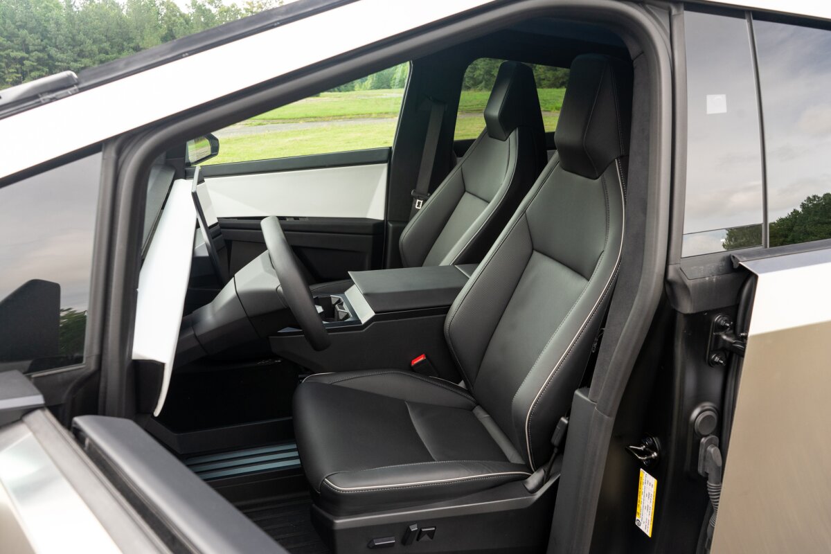 Tesla Cybertruck đầu tiên về Việt Nam là bản ‘kèm lạc’ chính hãng với gói option quy đổi nửa tỷ đồng - Ảnh 9