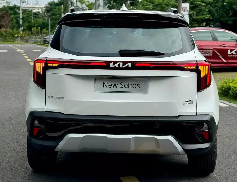 Kia Seltos bổ sung bản GT-Line Đặc biệt: Mâm 18 inch, ghế da màu nâu, đồng hồ 10,25 inch, cửa sổ trời toàn cảnh, giá 839 triệu ngang CUV cỡ C - Ảnh 3