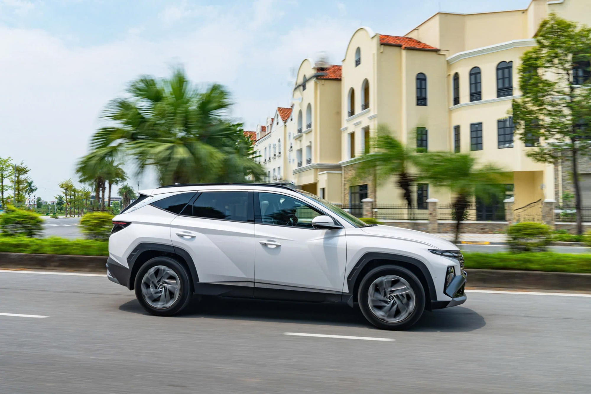 Cùng giá 979 triệu đồng, chọn Tucson 1.6 Turbo hay CX-5 2.5 Signature Exclusive và đây là bảng so sánh chi tiết - Ảnh 9