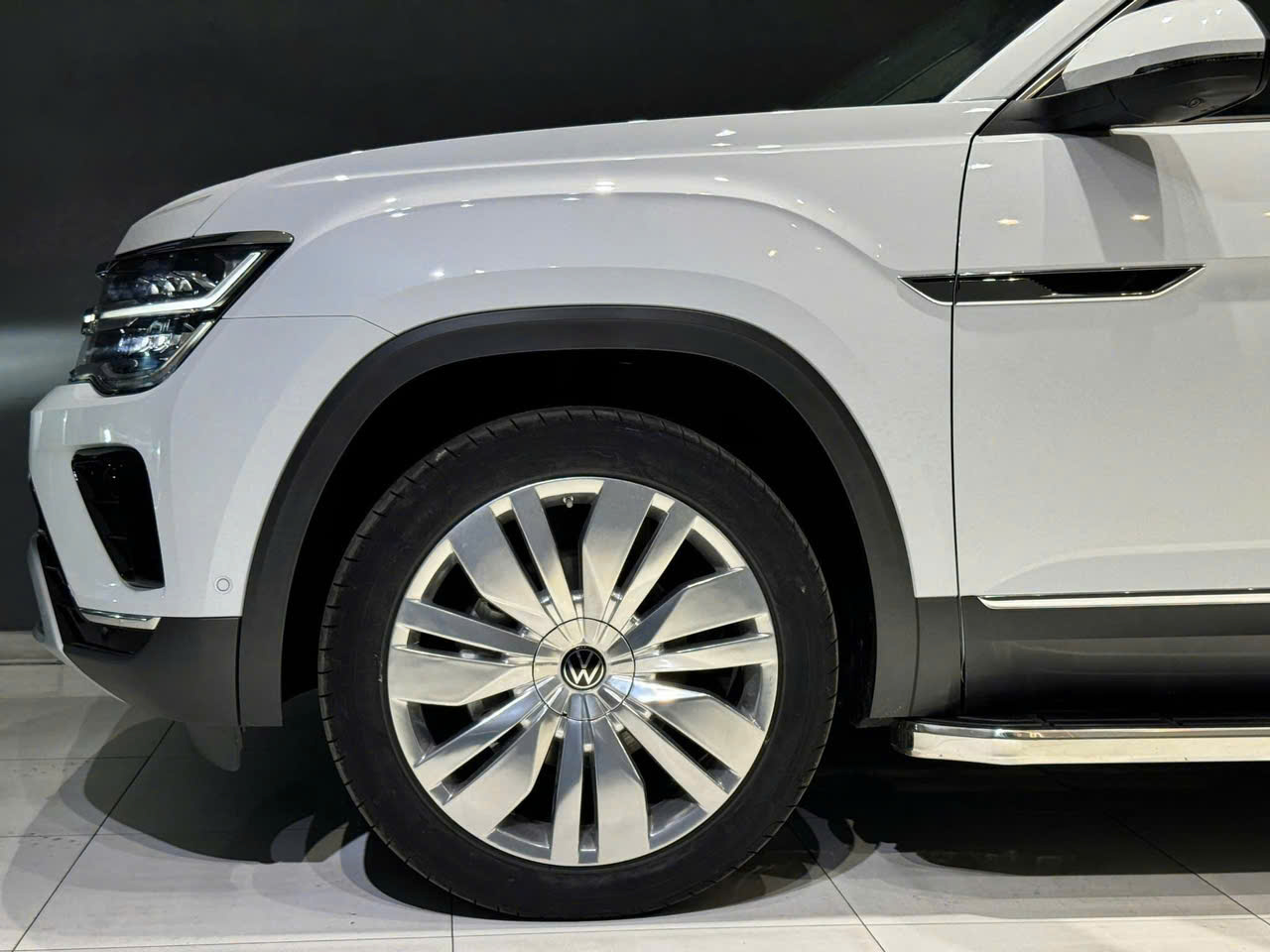 VW Teramont President về đại lý: Giá 2,4 tỷ đồng, hàng 2 ghế 'chủ tịch', có ADAS, giới hạn 88 xe trong năm 2024 - Ảnh 4