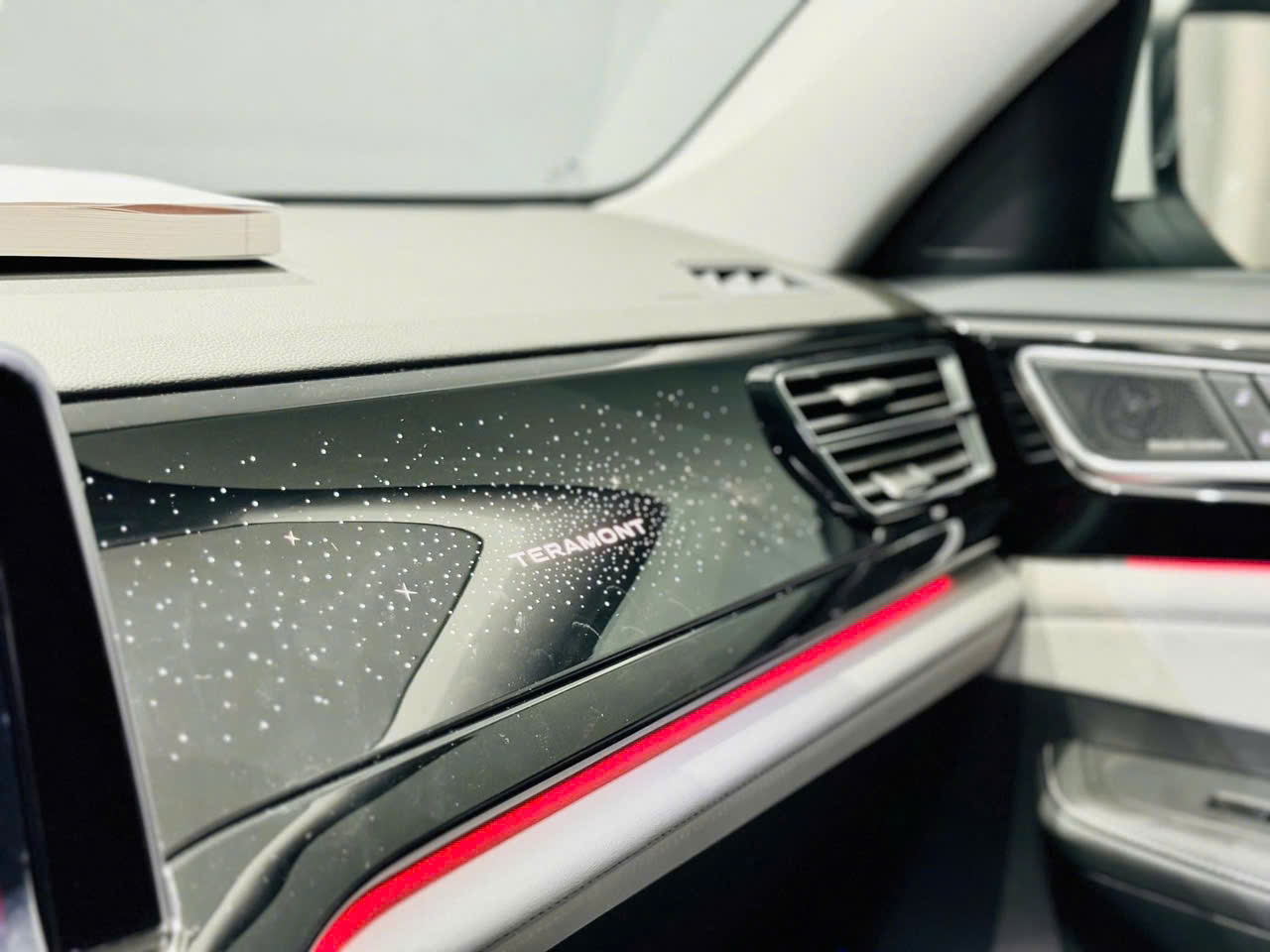 VW Teramont President về đại lý: Giá 2,4 tỷ đồng, hàng 2 ghế 'chủ tịch', có ADAS, giới hạn 88 xe trong năm 2024 - Ảnh 7