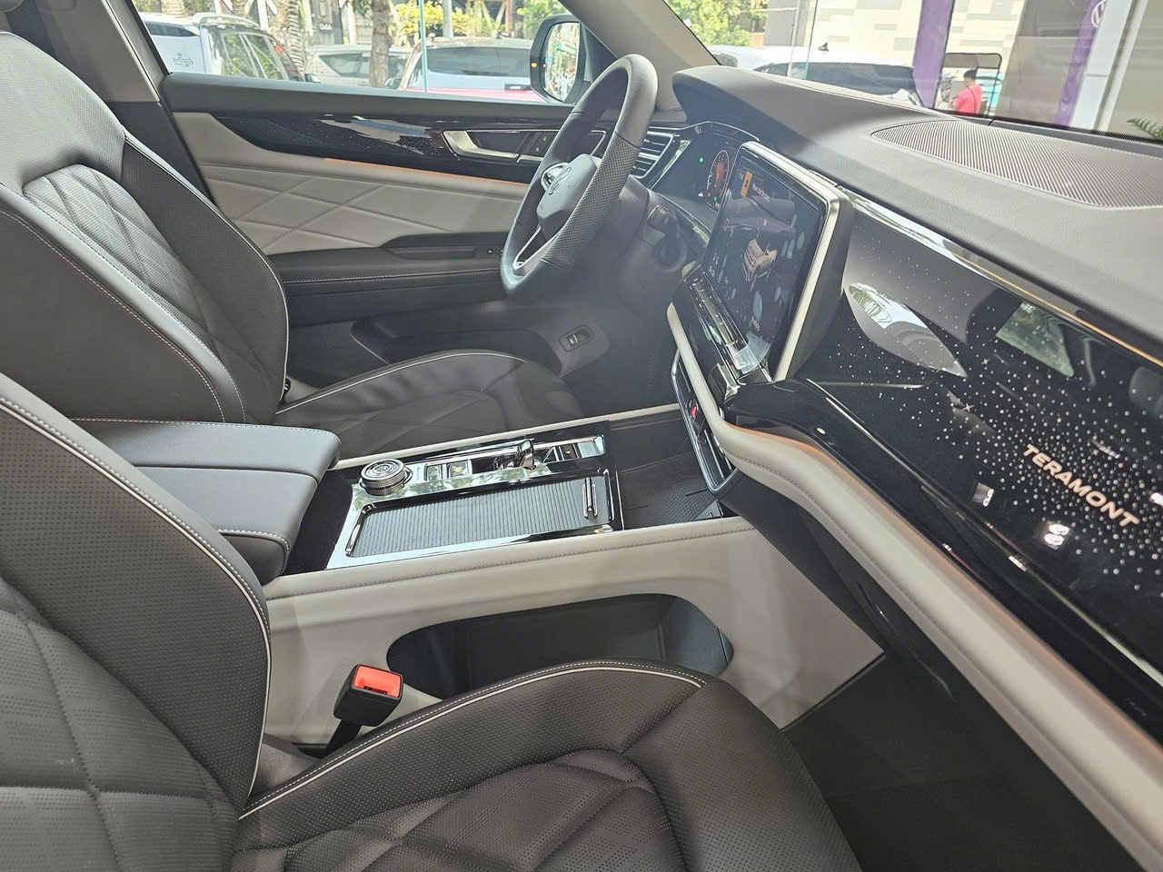 VW Teramont President về đại lý: Giá 2,4 tỷ đồng, hàng 2 ghế 'chủ tịch', có ADAS, giới hạn 88 xe trong năm 2024 - Ảnh 5