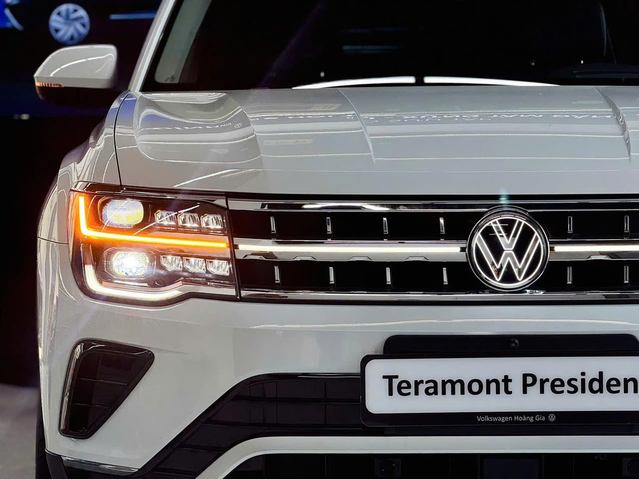 VW Teramont President về đại lý: Giá 2,4 tỷ đồng, hàng 2 ghế 'chủ tịch', có ADAS, giới hạn 88 xe trong năm 2024 - Ảnh 1
