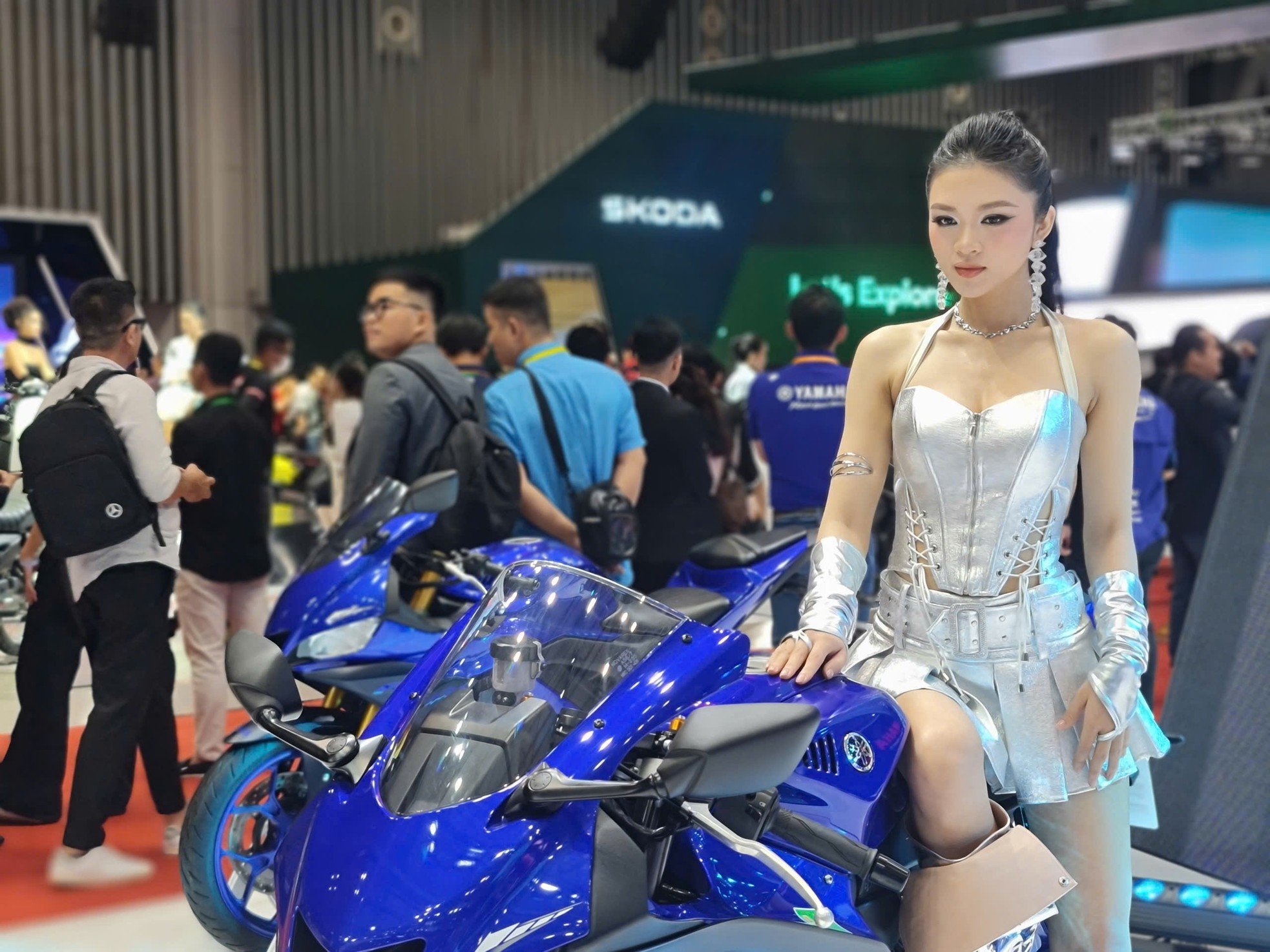 'Bóng hồng' khoe sắc tại Vietnam Motor Show 2024 - Ảnh 6