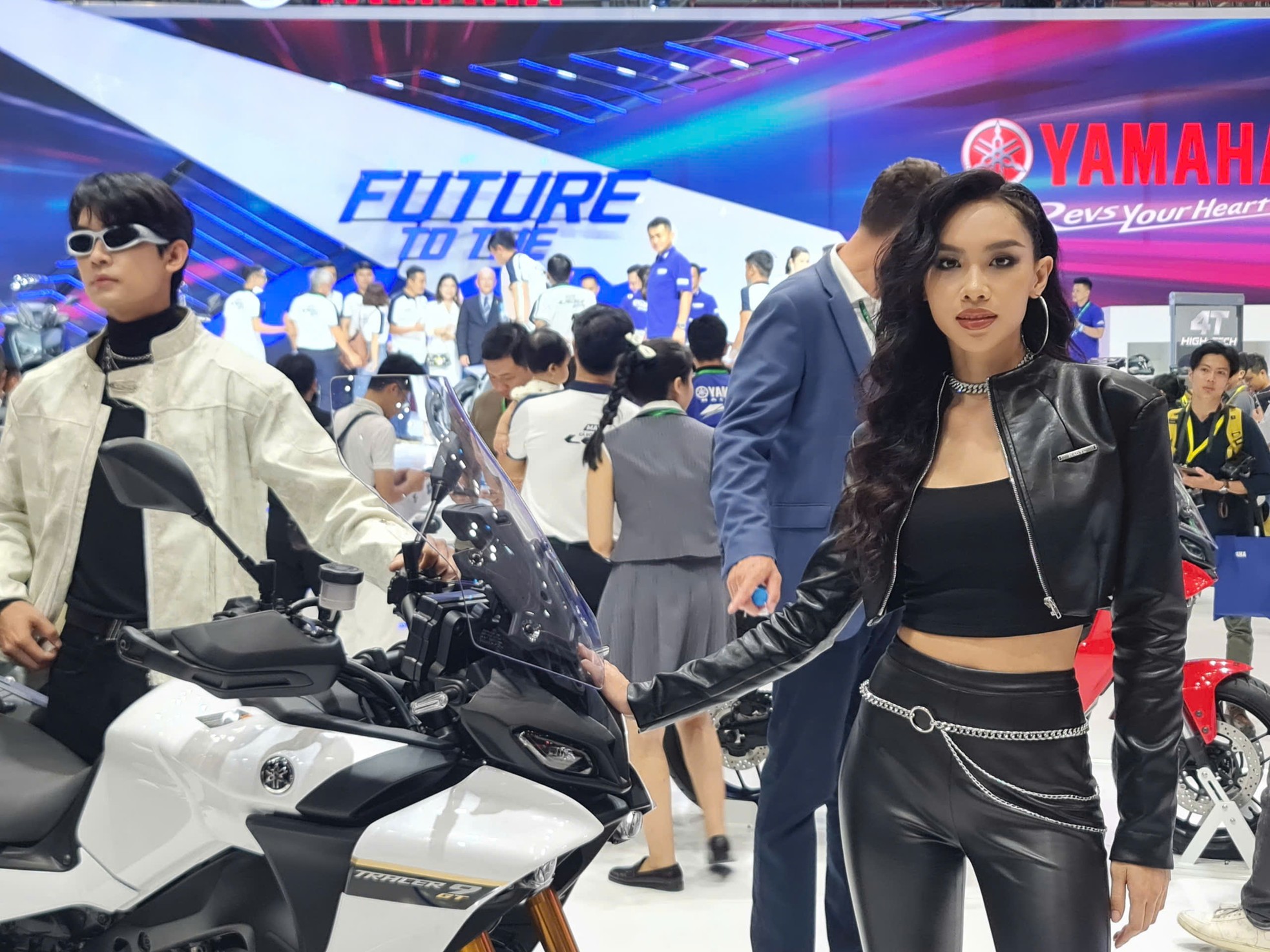 'Bóng hồng' khoe sắc tại Vietnam Motor Show 2024 - Ảnh 9