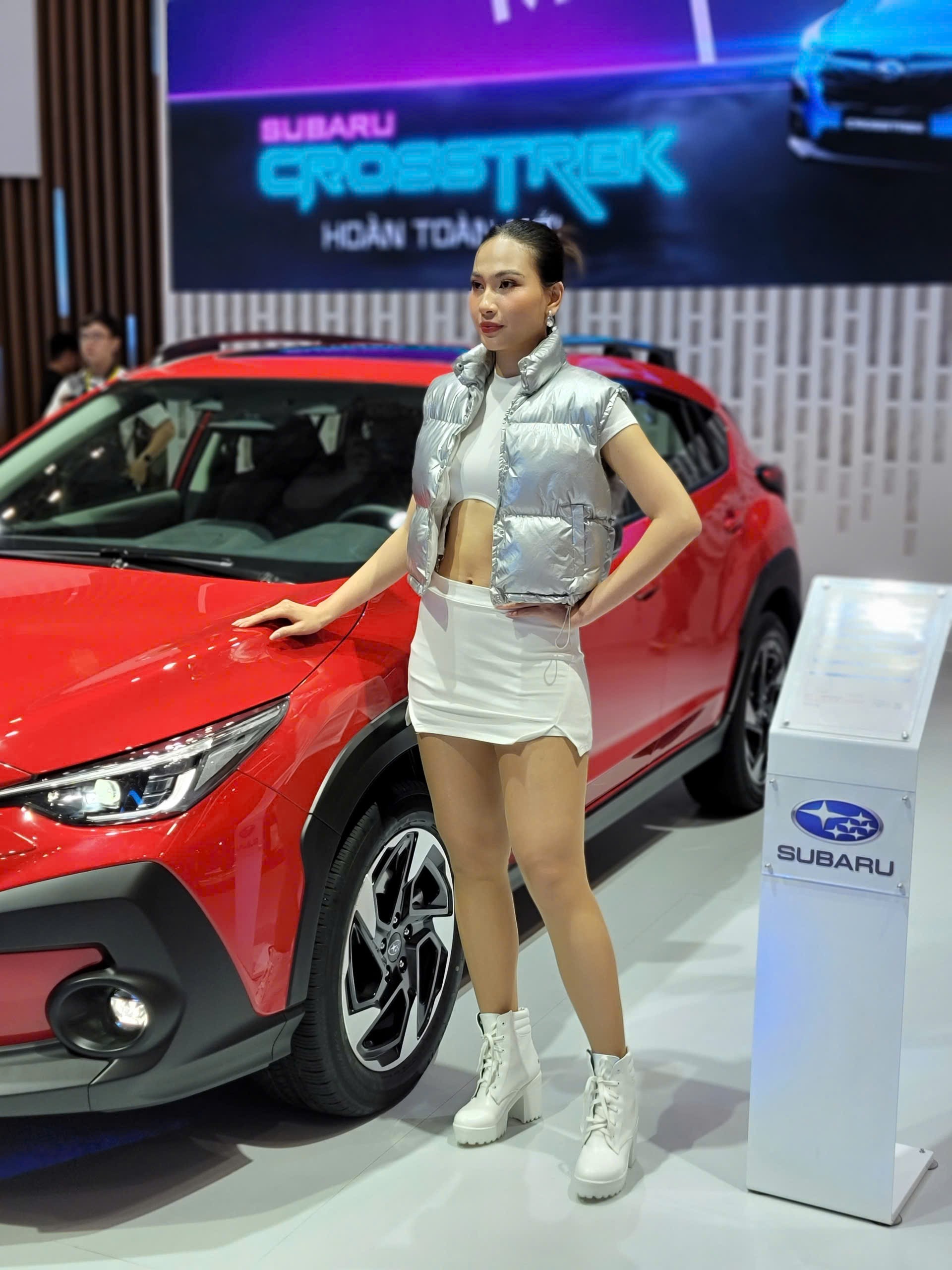 'Bóng hồng' khoe sắc tại Vietnam Motor Show 2024 - Ảnh 19