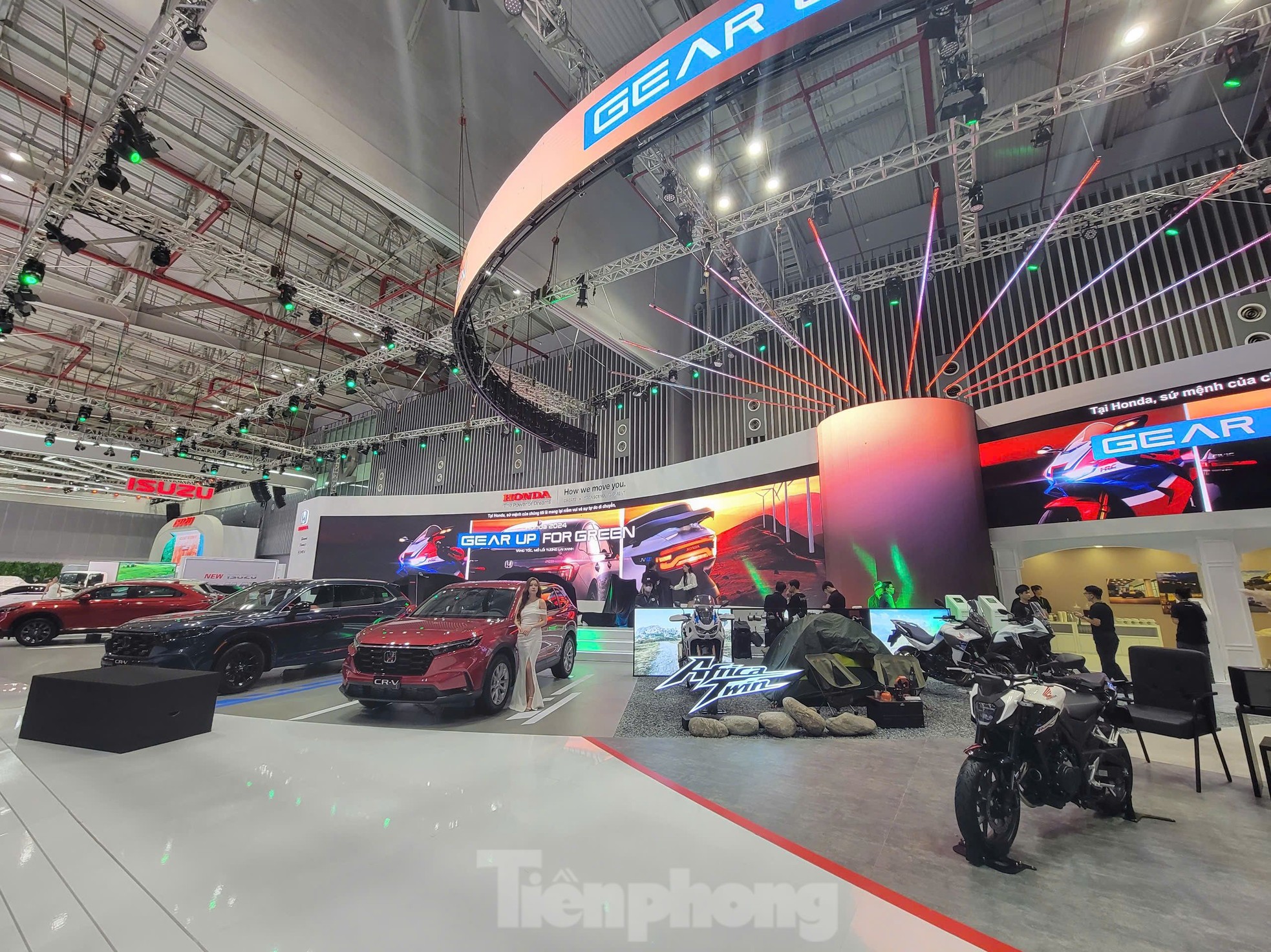 'Bóng hồng' khoe sắc tại Vietnam Motor Show 2024 - Ảnh 2