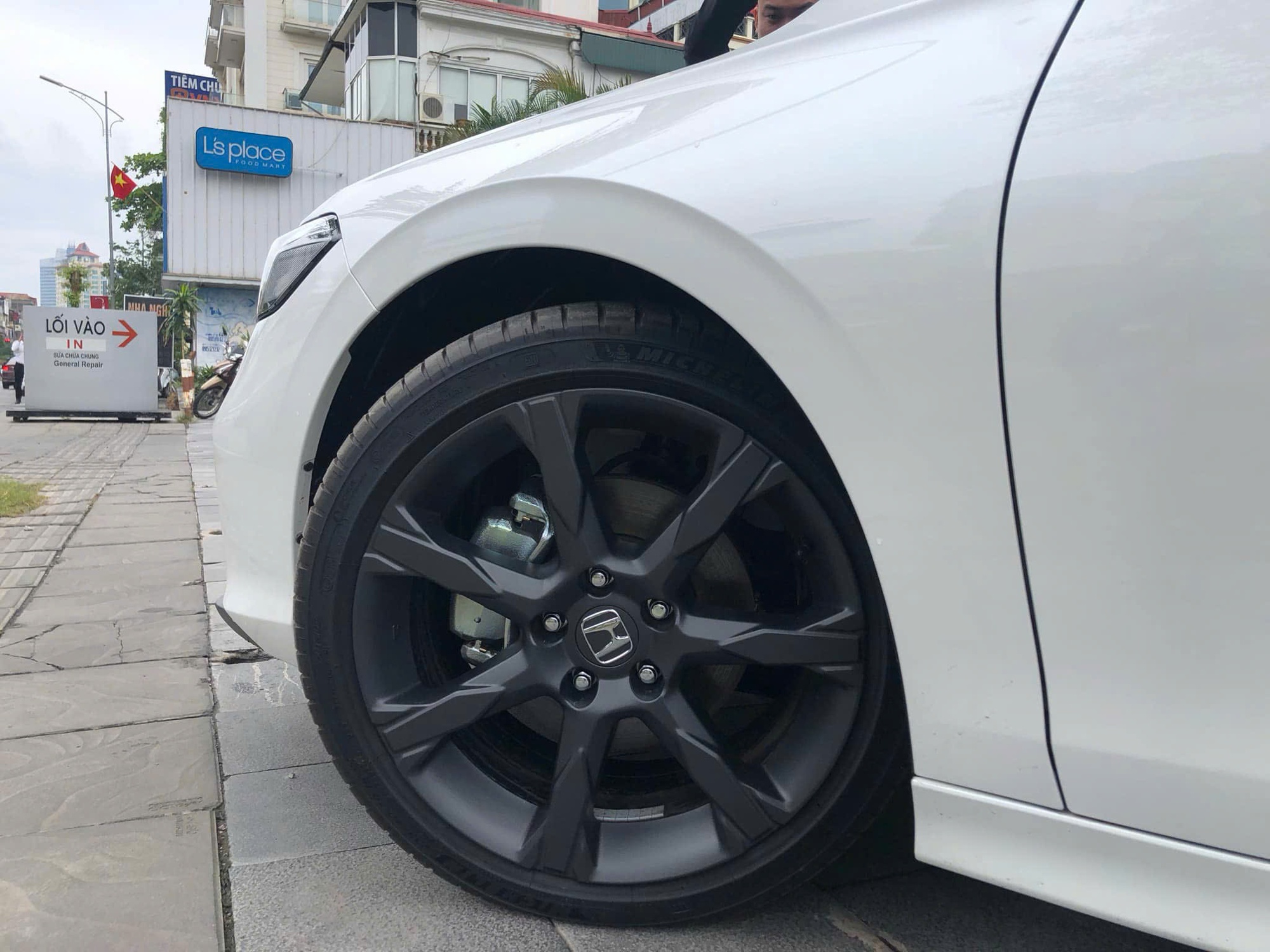 Honda Civic 2024 về đại lý: Không kèm "lạc", xe sẵn giao ngay nhưng số lượng cực ít - Ảnh 7