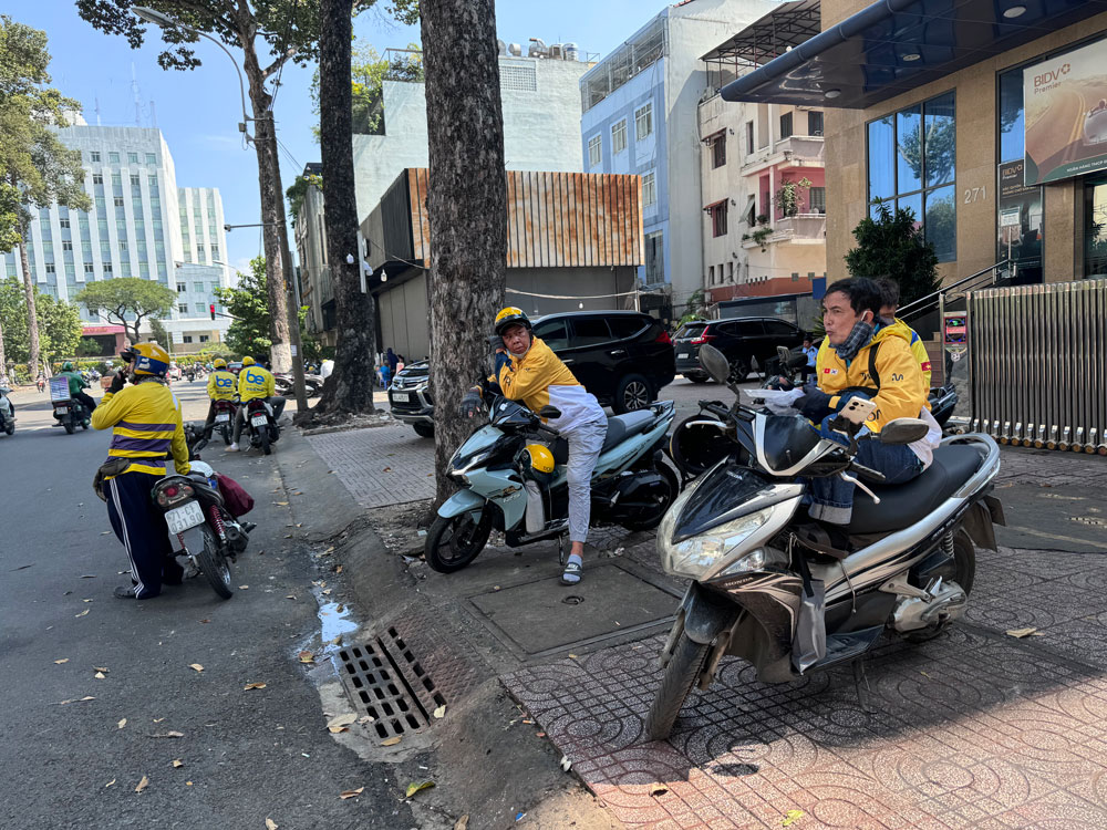 App gọi xe nhỏ chật vật tìm đường sống - Ảnh 1