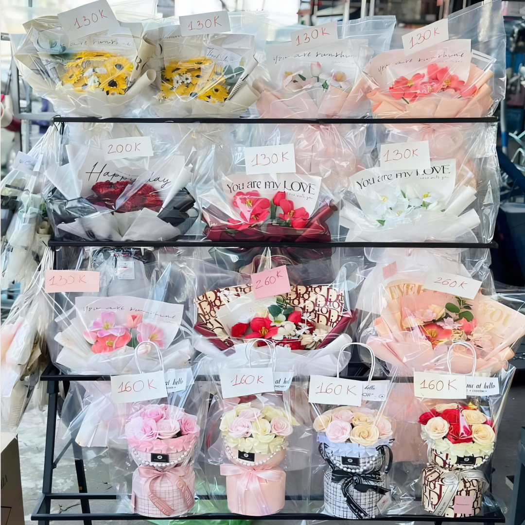 Thị trường hoa, quà tặng tri ân thầy cô dịp 20-11 có gì đặc biệt? - Ảnh 9