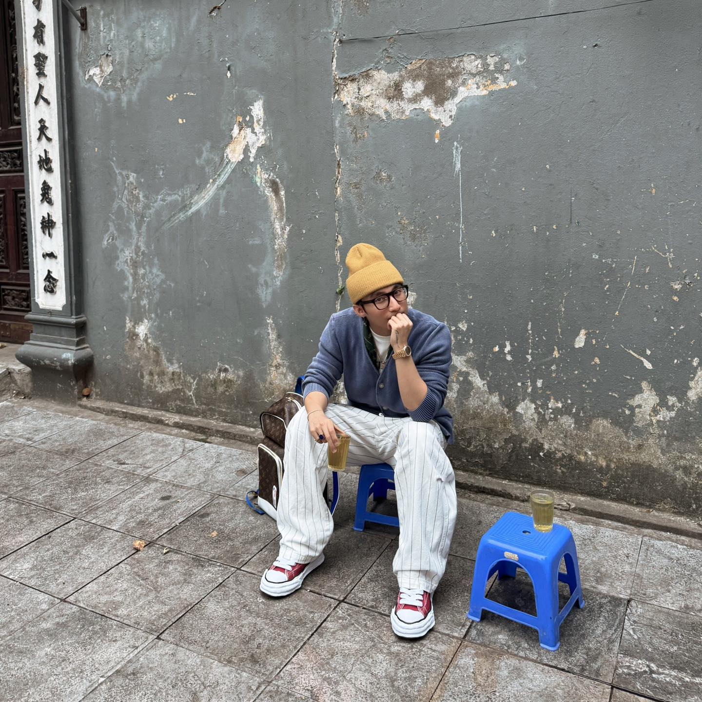 Check VAR ngay hàng trà đá mà Sơn Tùng ngồi: Dân tình đang "ùn ùn" kéo đến check-in, nô nức như điểm du lịch - Ảnh 2