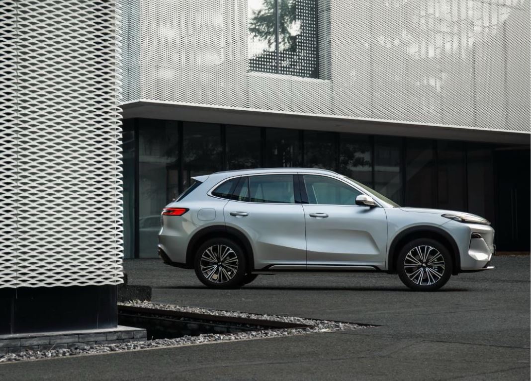 Hãng xe xây nhà máy 4.100 tỷ tại Việt Nam giới thiệu mẫu SUV siêu tiết kiệm xăng: Ngang cỡ Hyundai Santa Fe, phạm vi di chuyển 1.430 km - Ảnh 2